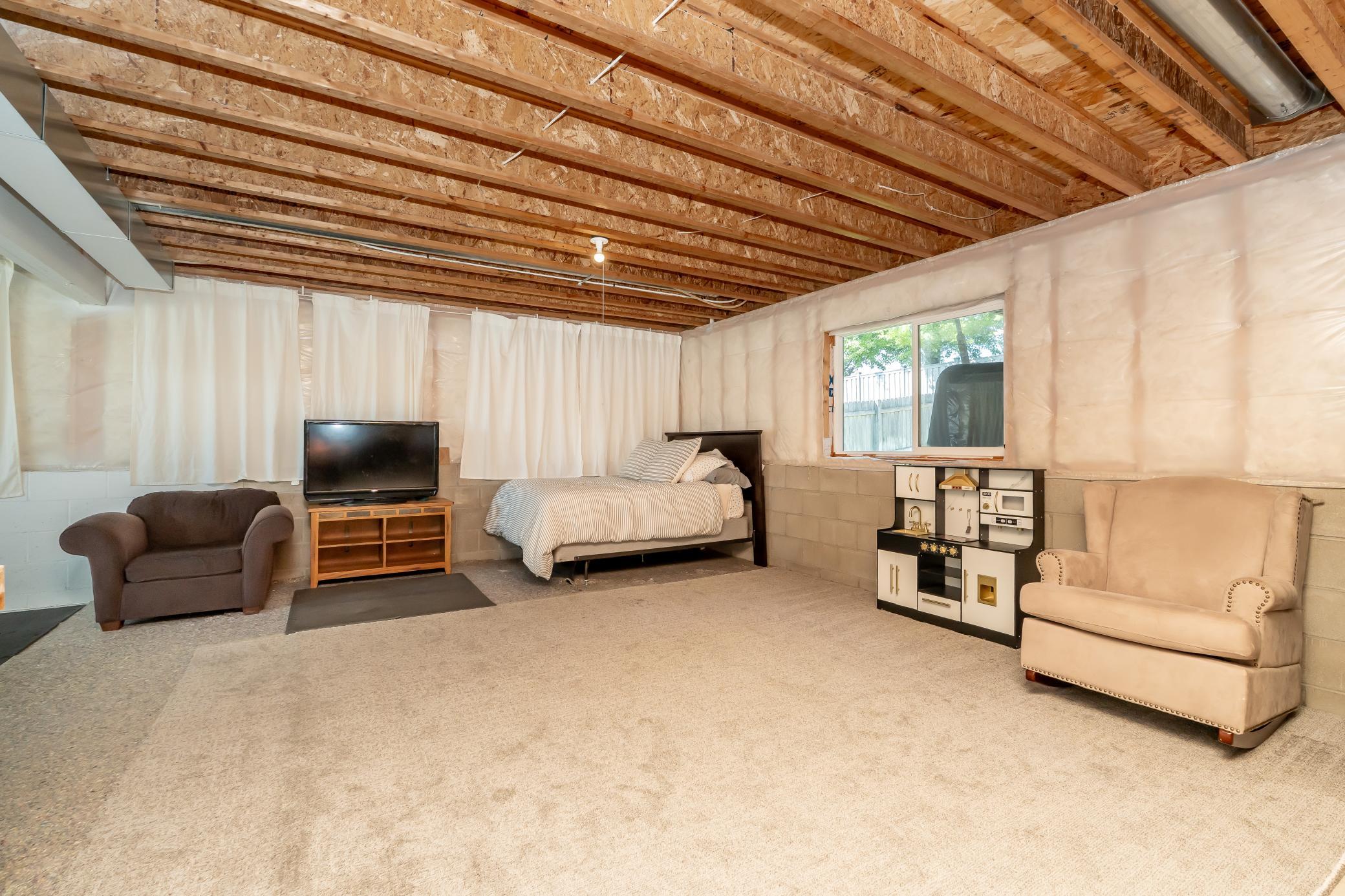 916 Forest Edge Drive Property Photo 26