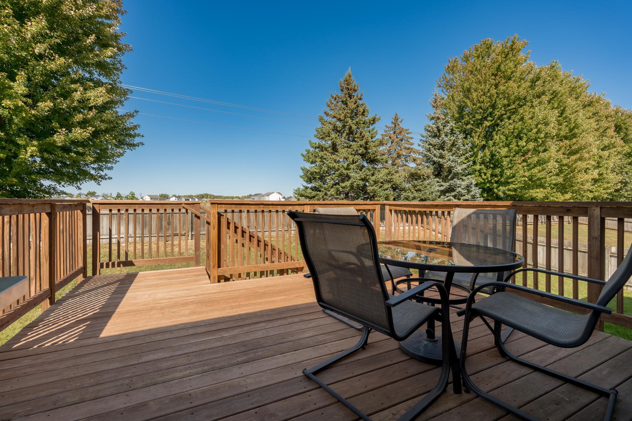916 Forest Edge Drive Property Photo 29