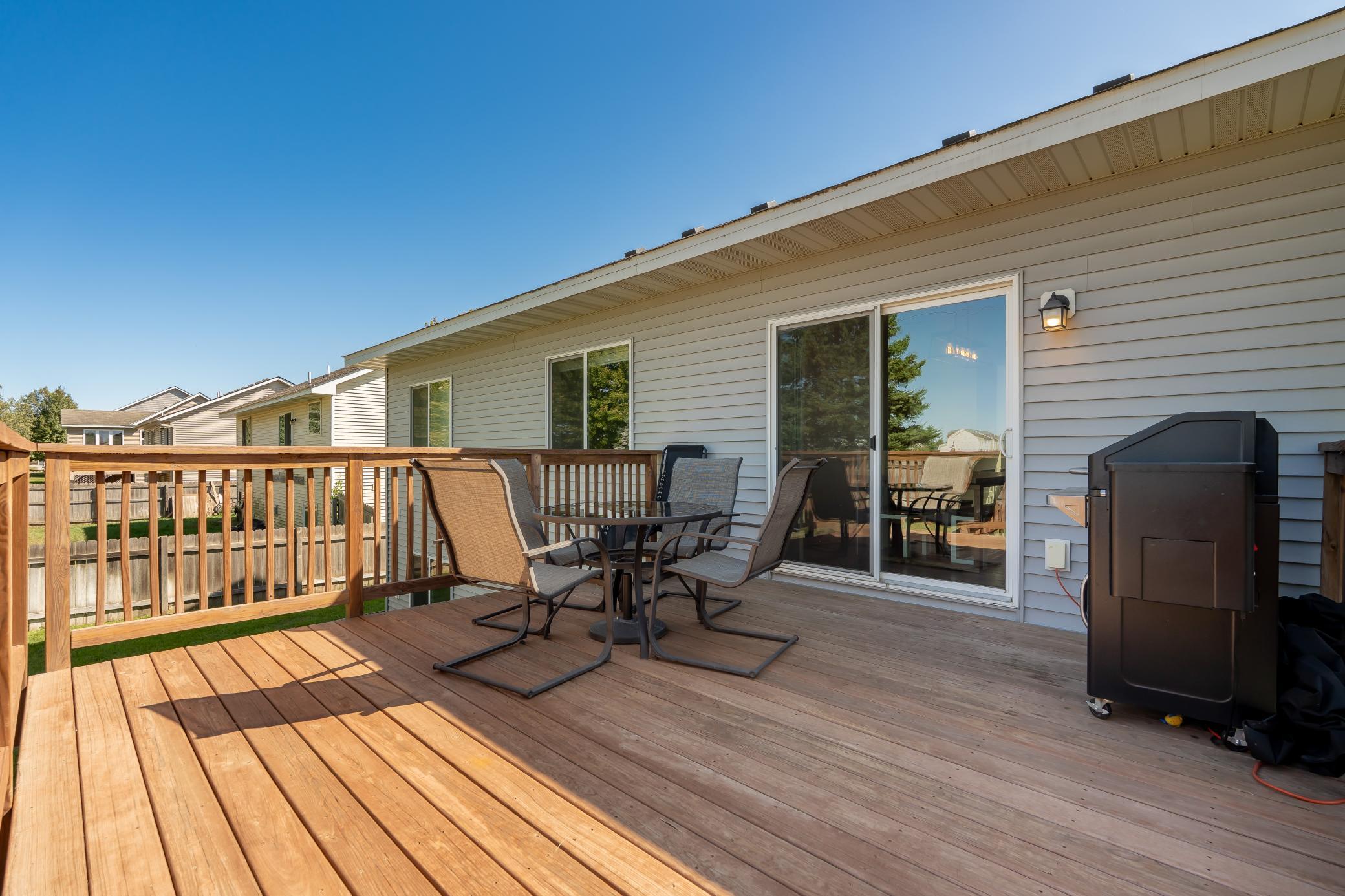 916 Forest Edge Drive Property Photo 31