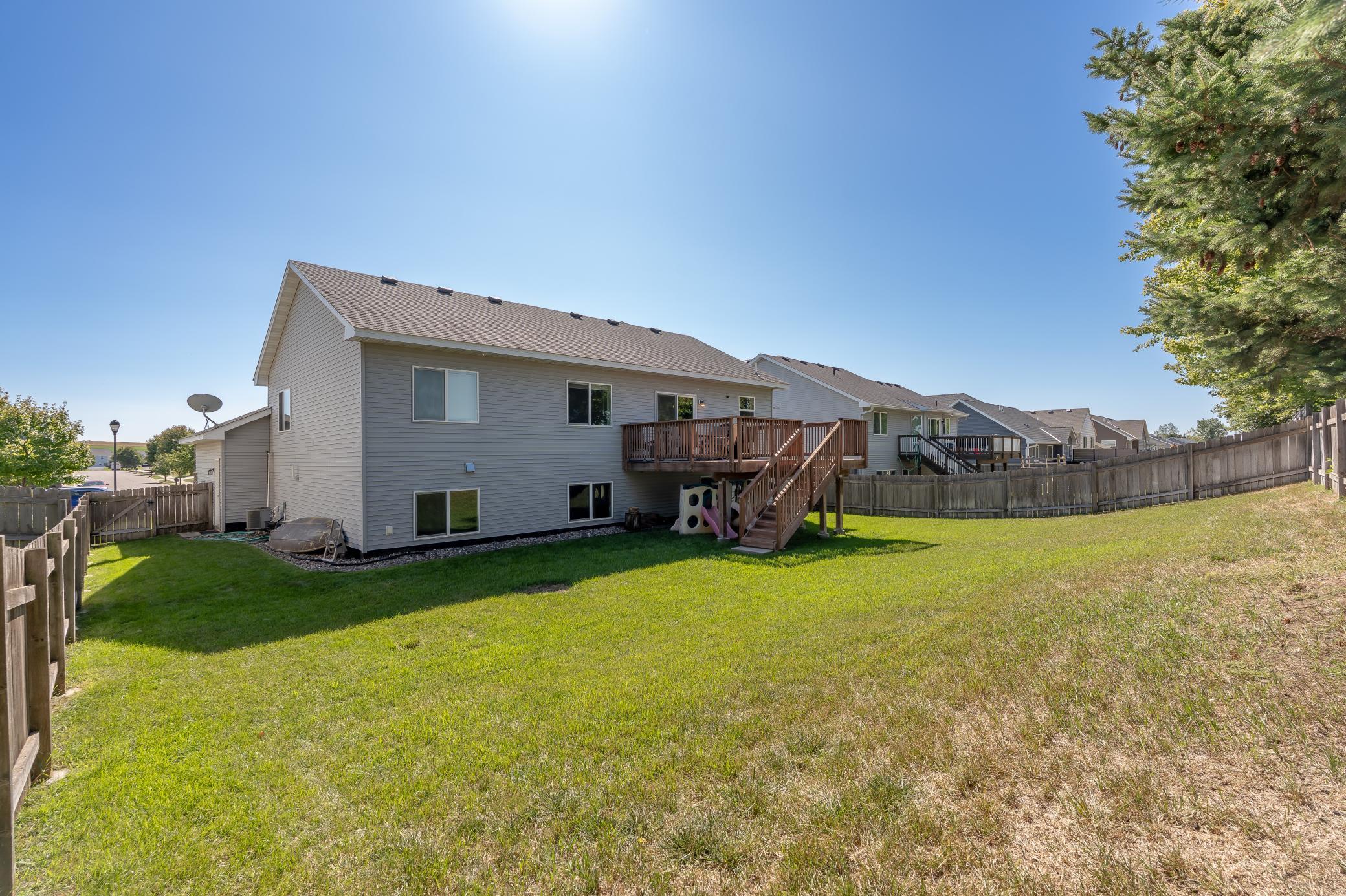 916 Forest Edge Drive Property Photo 33