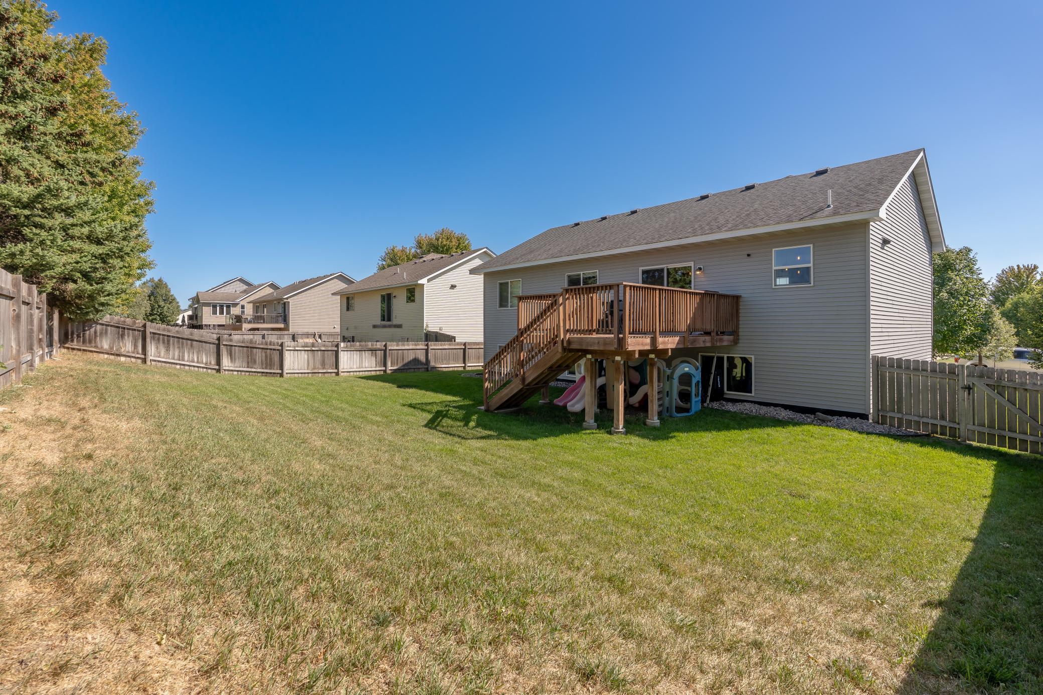 916 Forest Edge Drive Property Photo 34