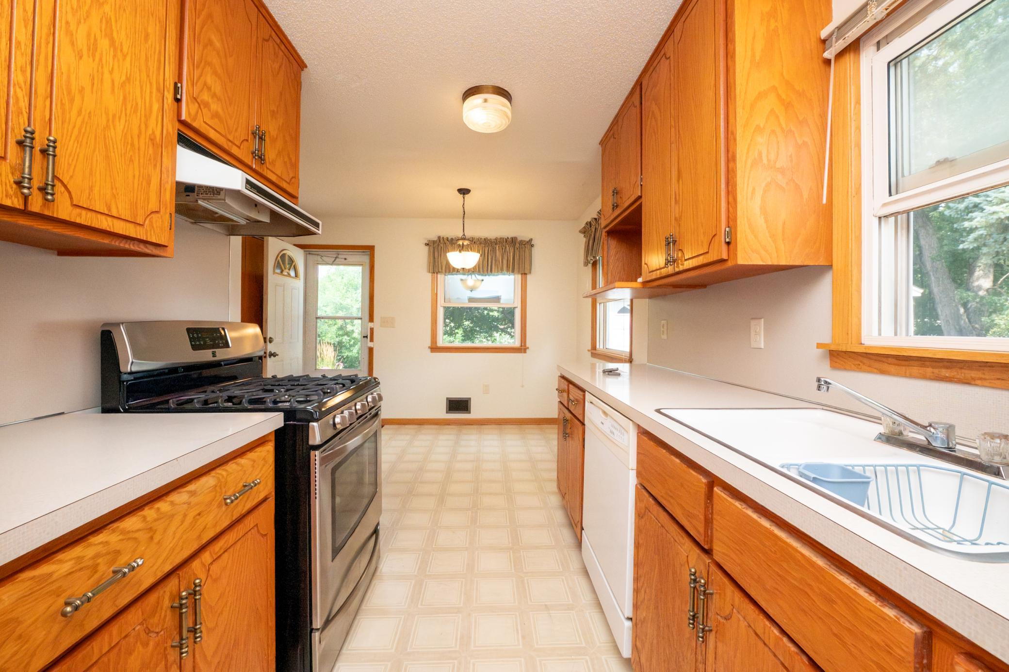 671 58th Avenue Ne Property Photo 8