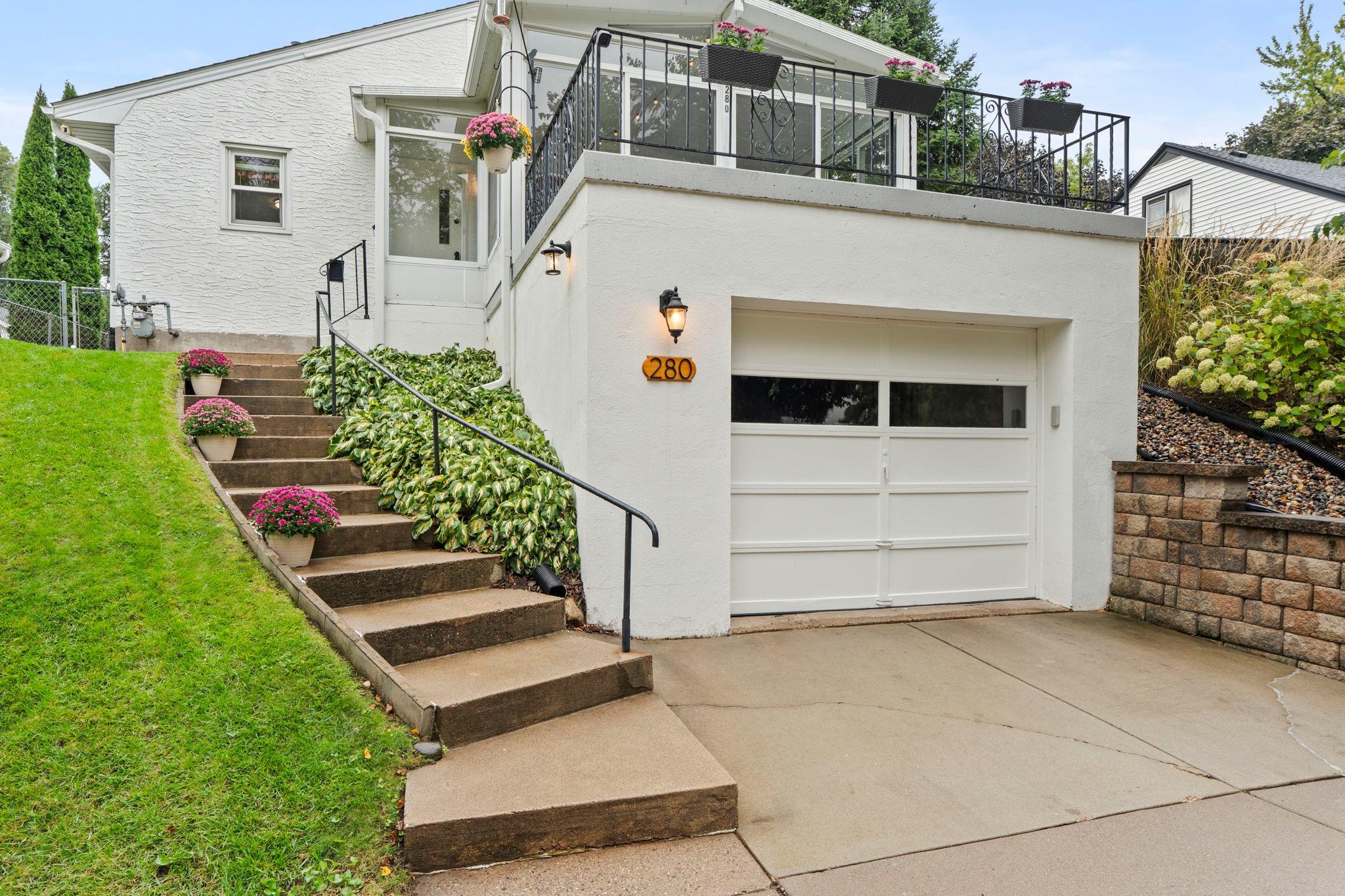 280 Winona Street E Property Photo 4