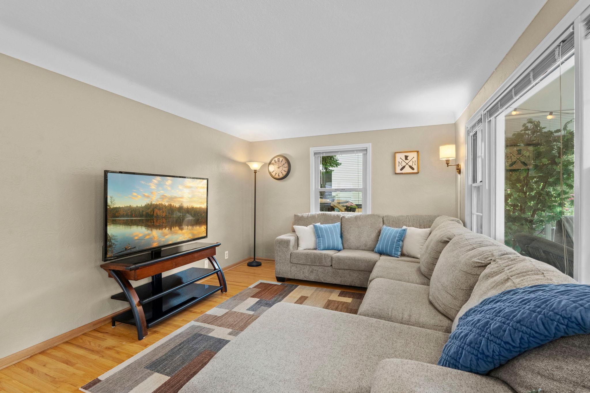 280 Winona Street E Property Photo 6