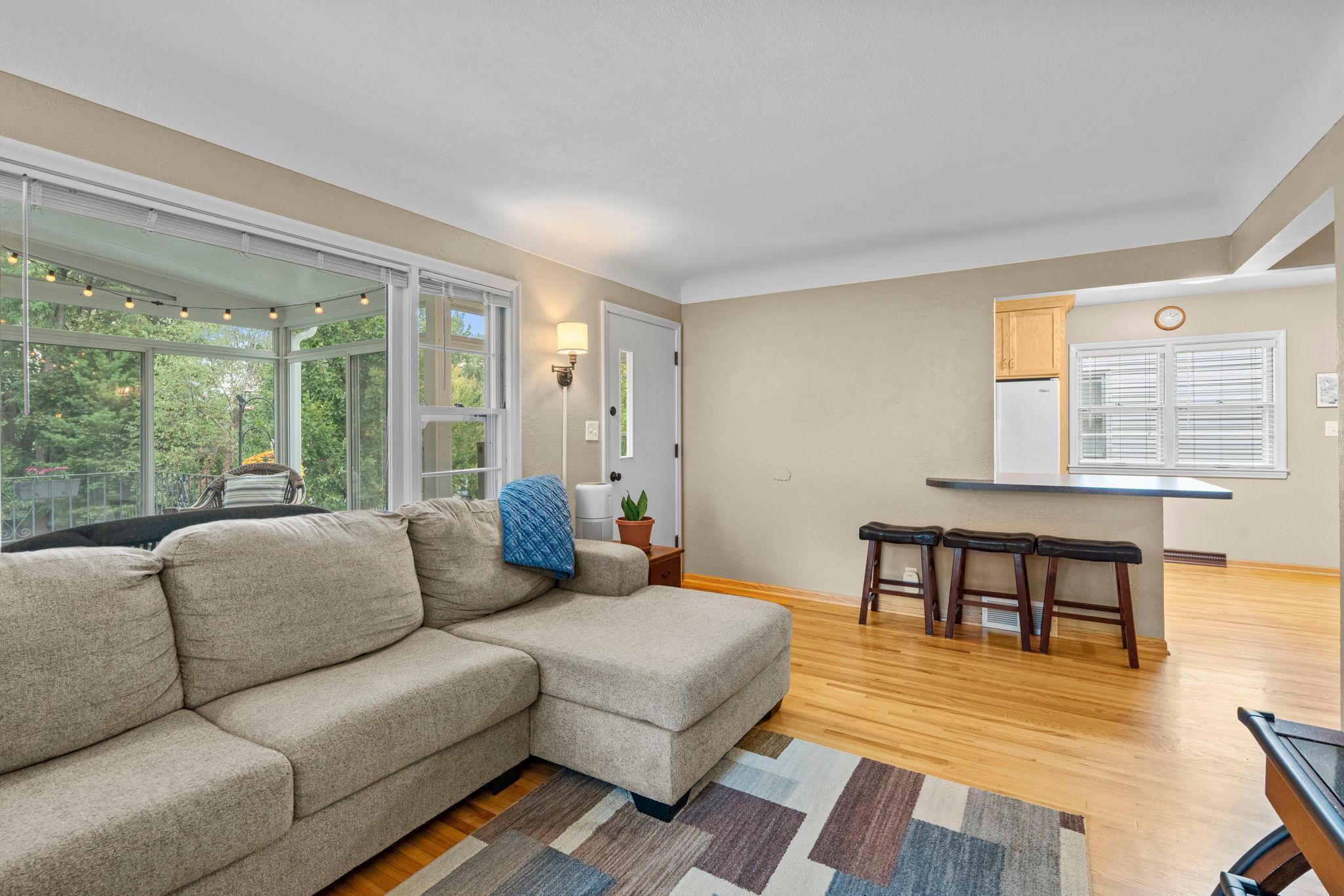 280 Winona Street E Property Photo 9