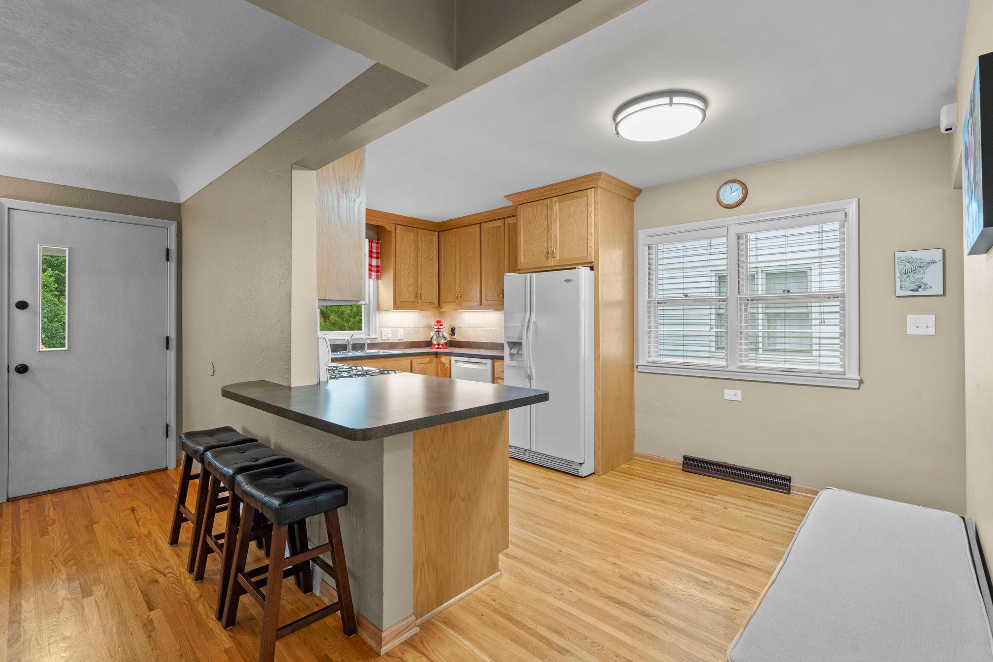 280 Winona Street E Property Photo 11