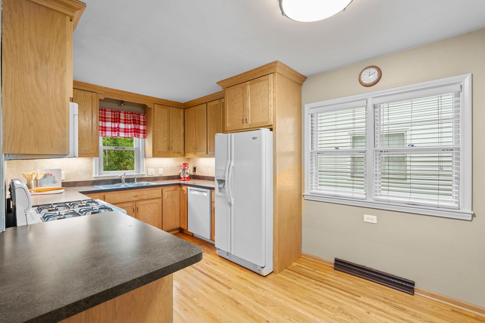 280 Winona Street E Property Photo 12