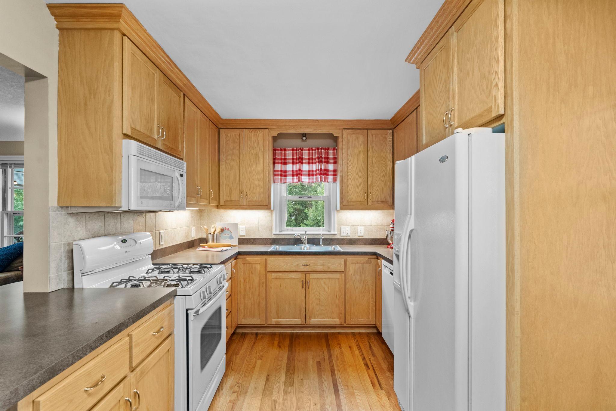 280 Winona Street E Property Photo 13