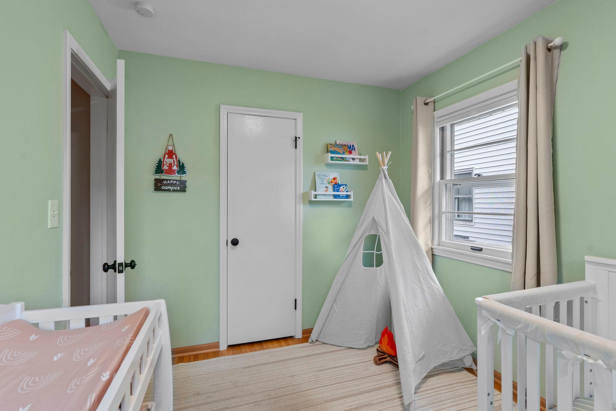 280 Winona Street E Property Photo 20
