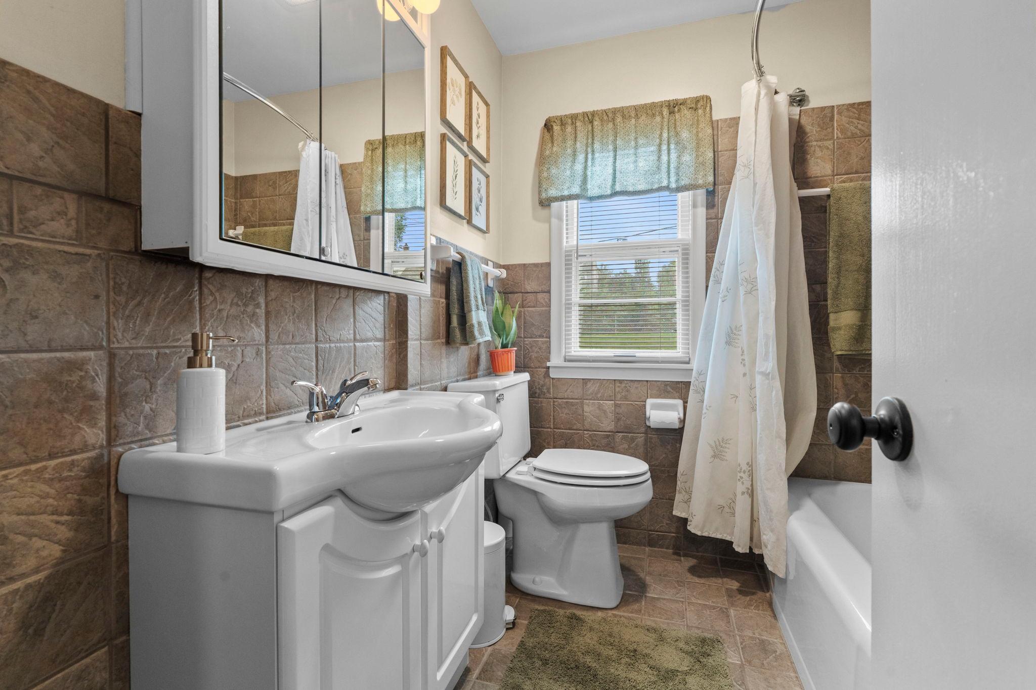 280 Winona Street E Property Photo 21