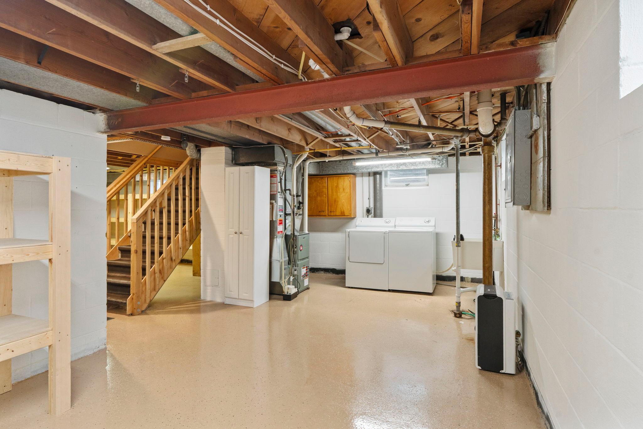 280 Winona Street E Property Photo 23