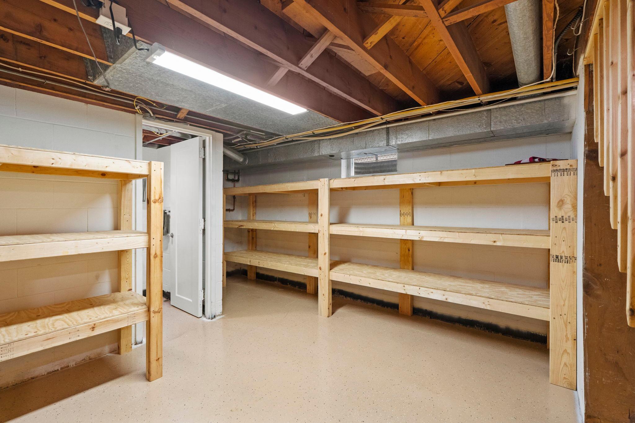 280 Winona Street E Property Photo 25