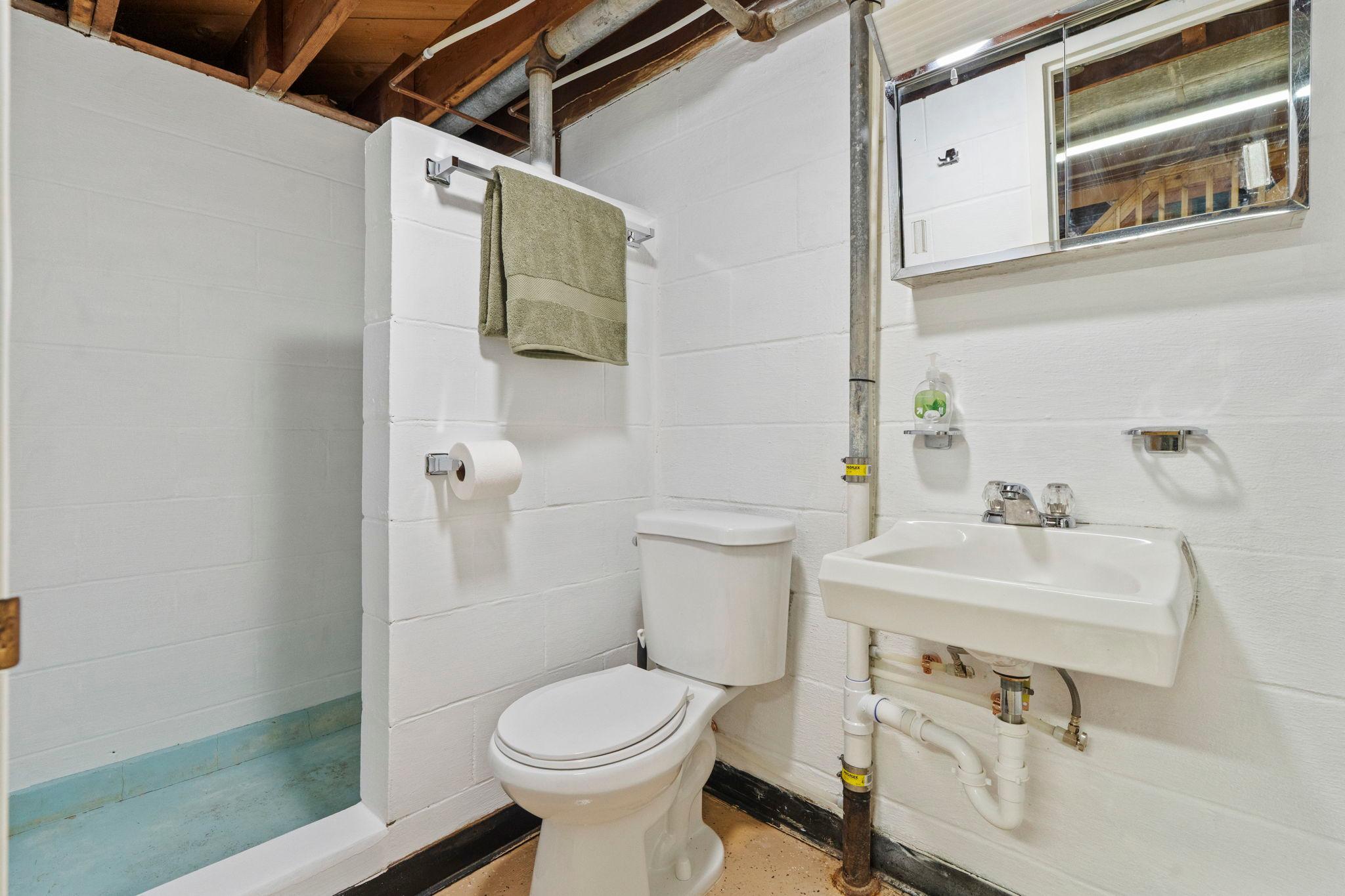 280 Winona Street E Property Photo 28