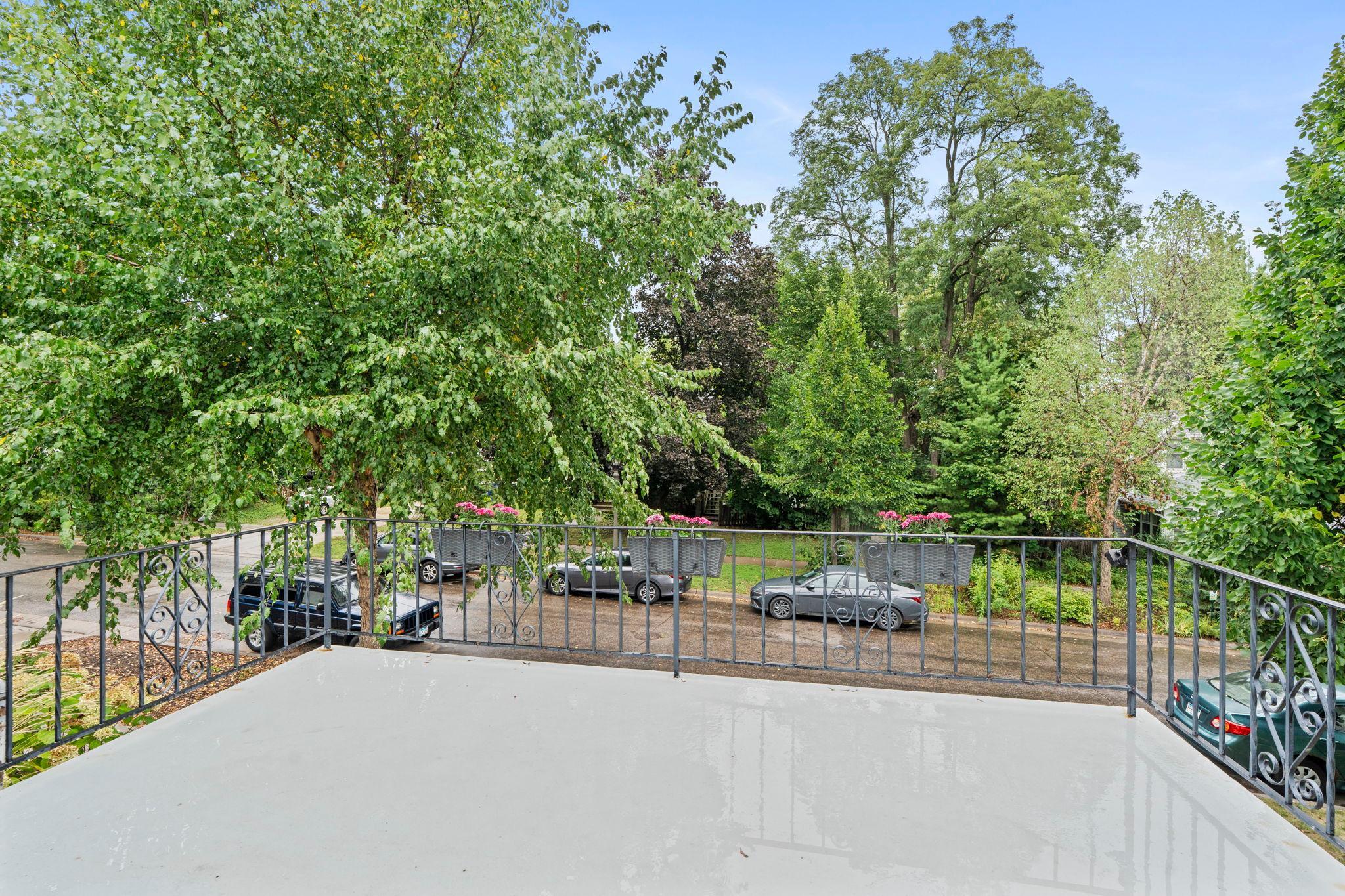 280 Winona Street E Property Photo 34