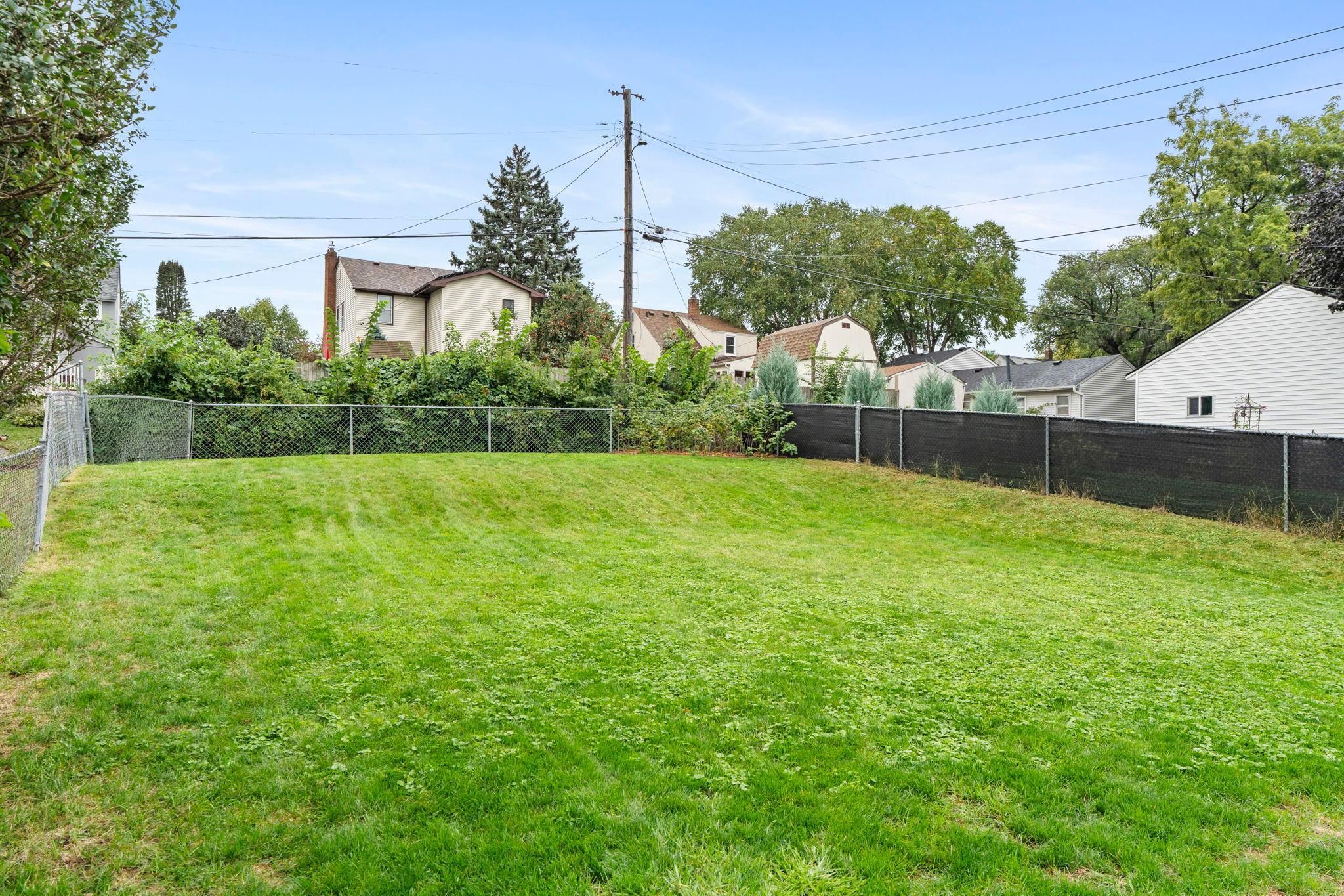 280 Winona Street E Property Photo 35
