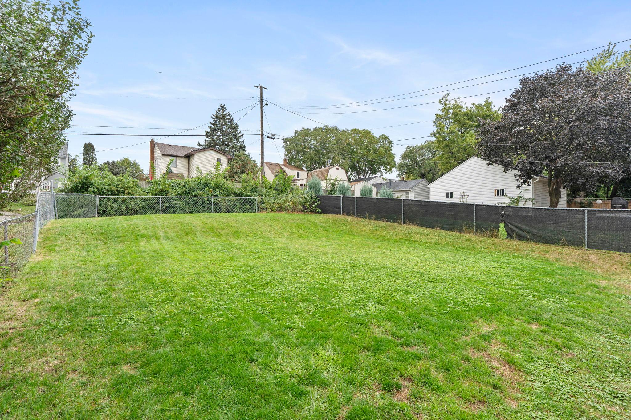 280 Winona Street E Property Photo 36