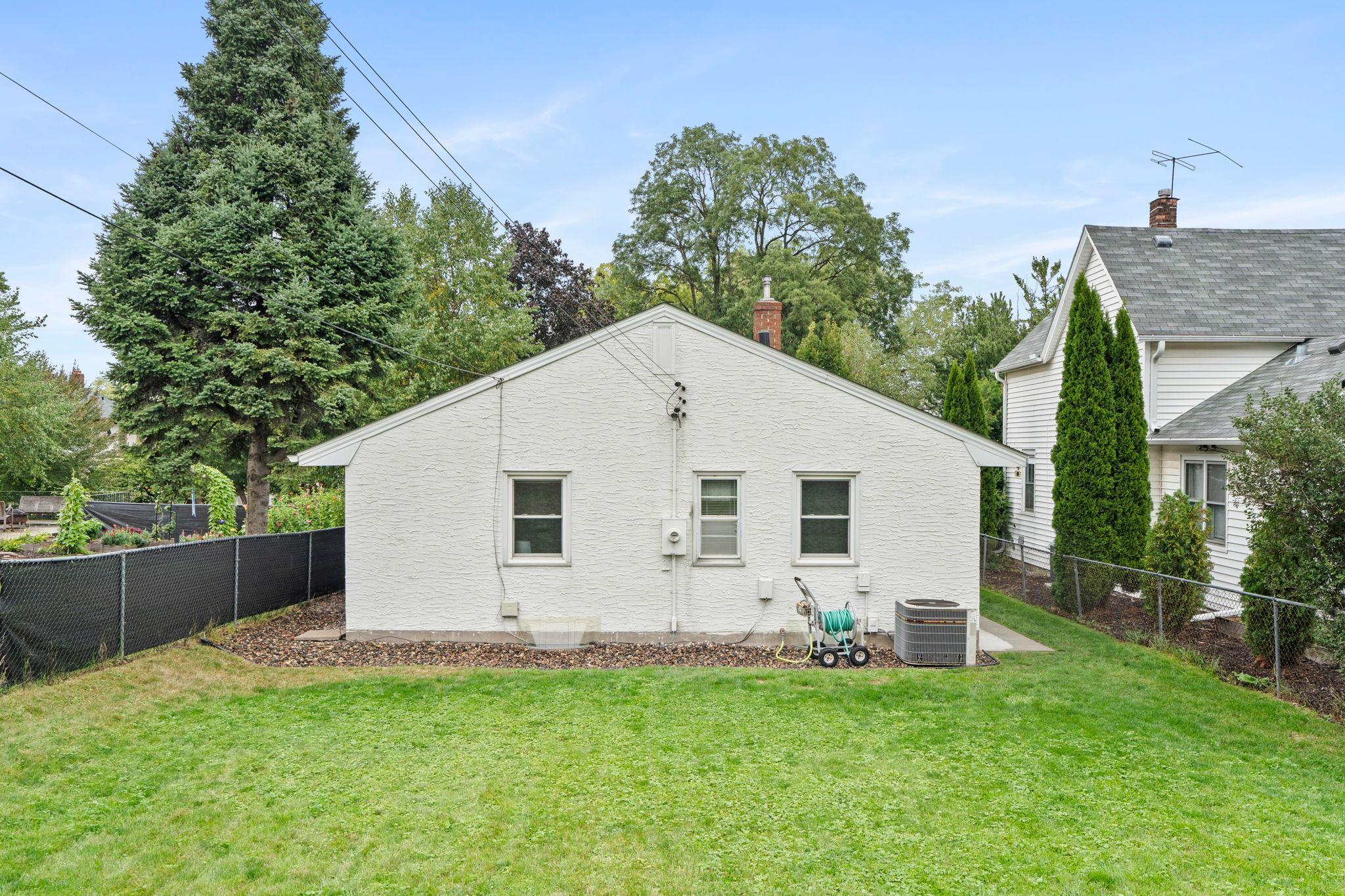 280 Winona Street E Property Photo 37