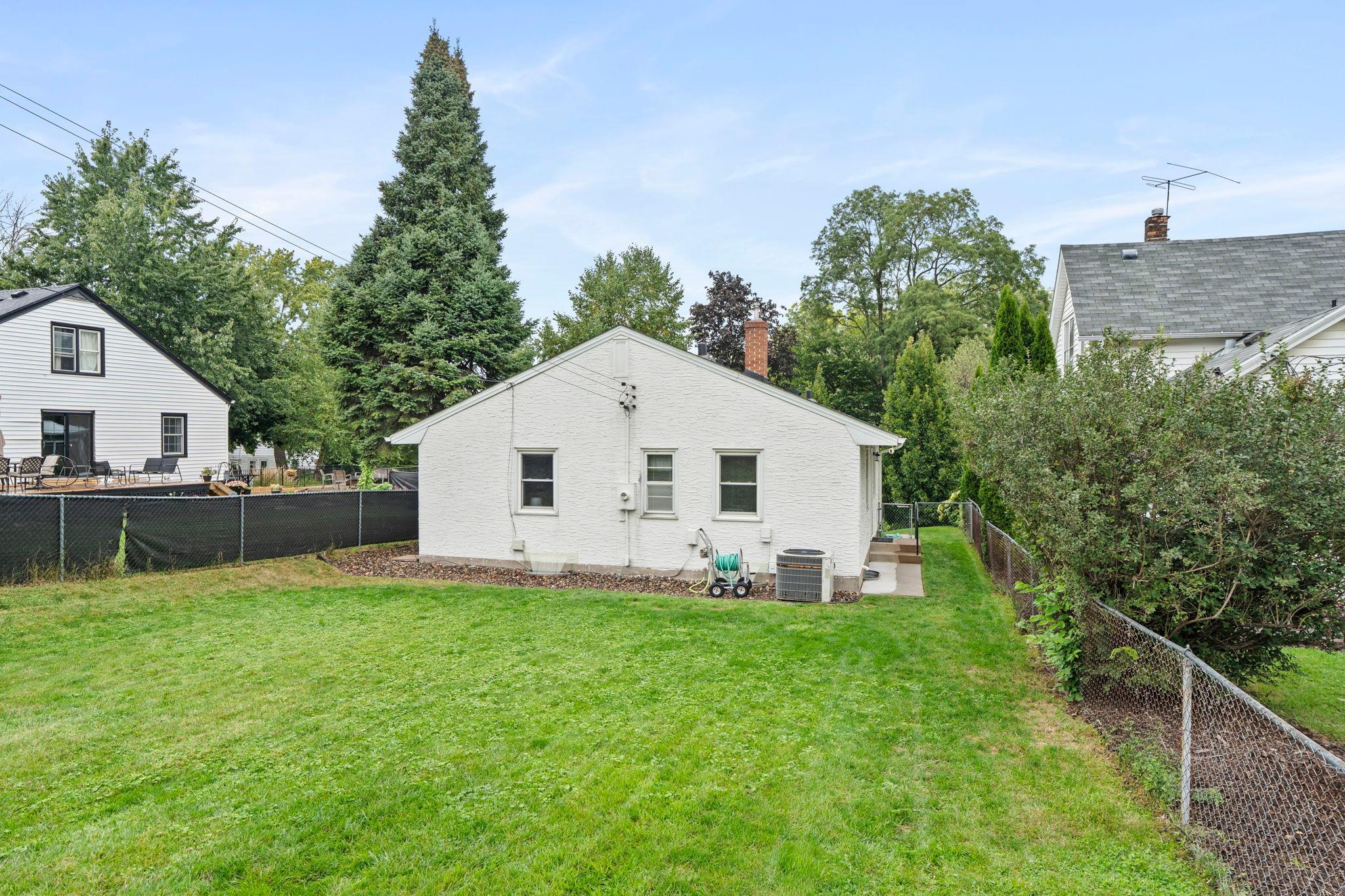 280 Winona Street E Property Photo 38