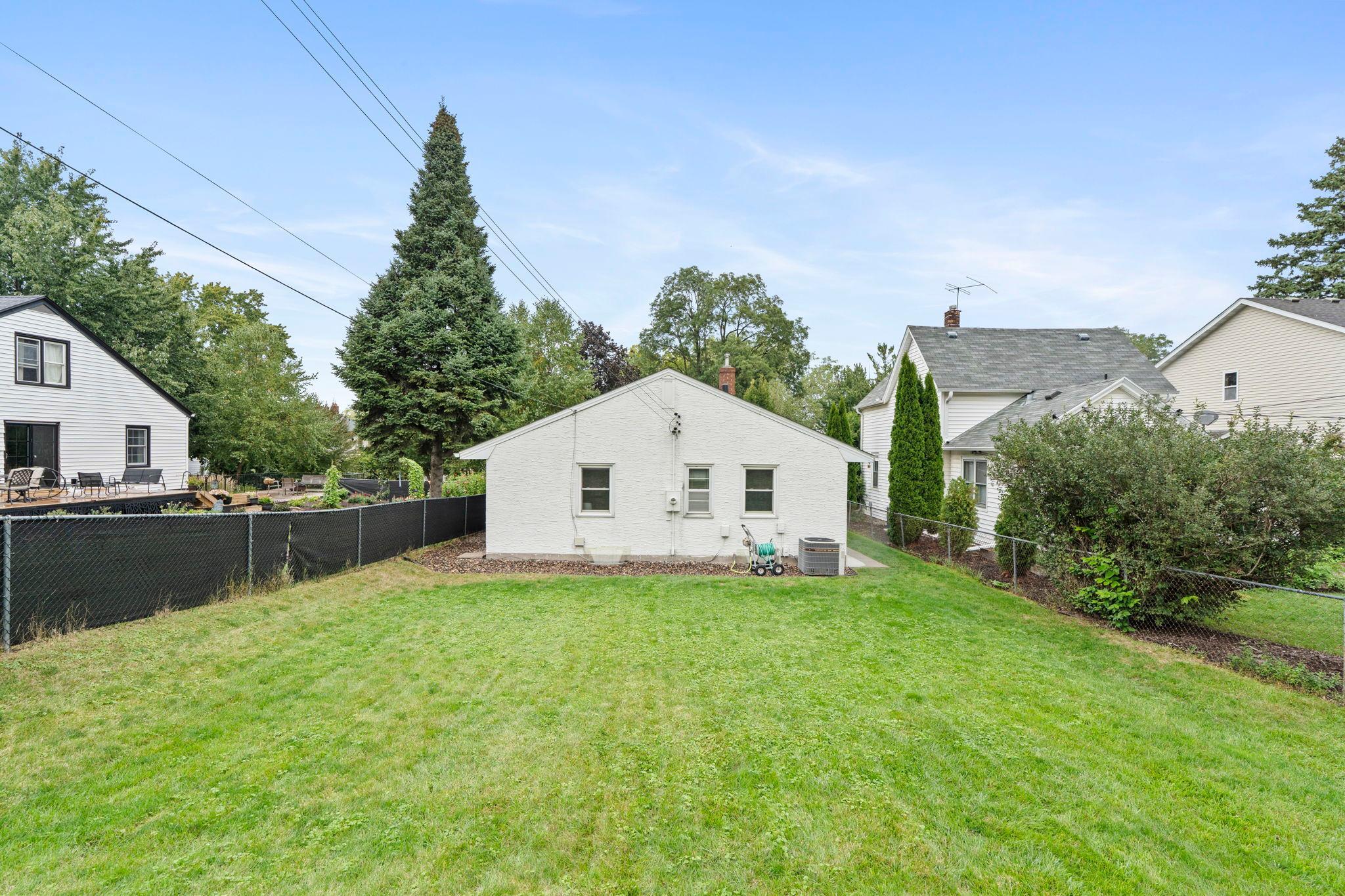 280 Winona Street E Property Photo 39