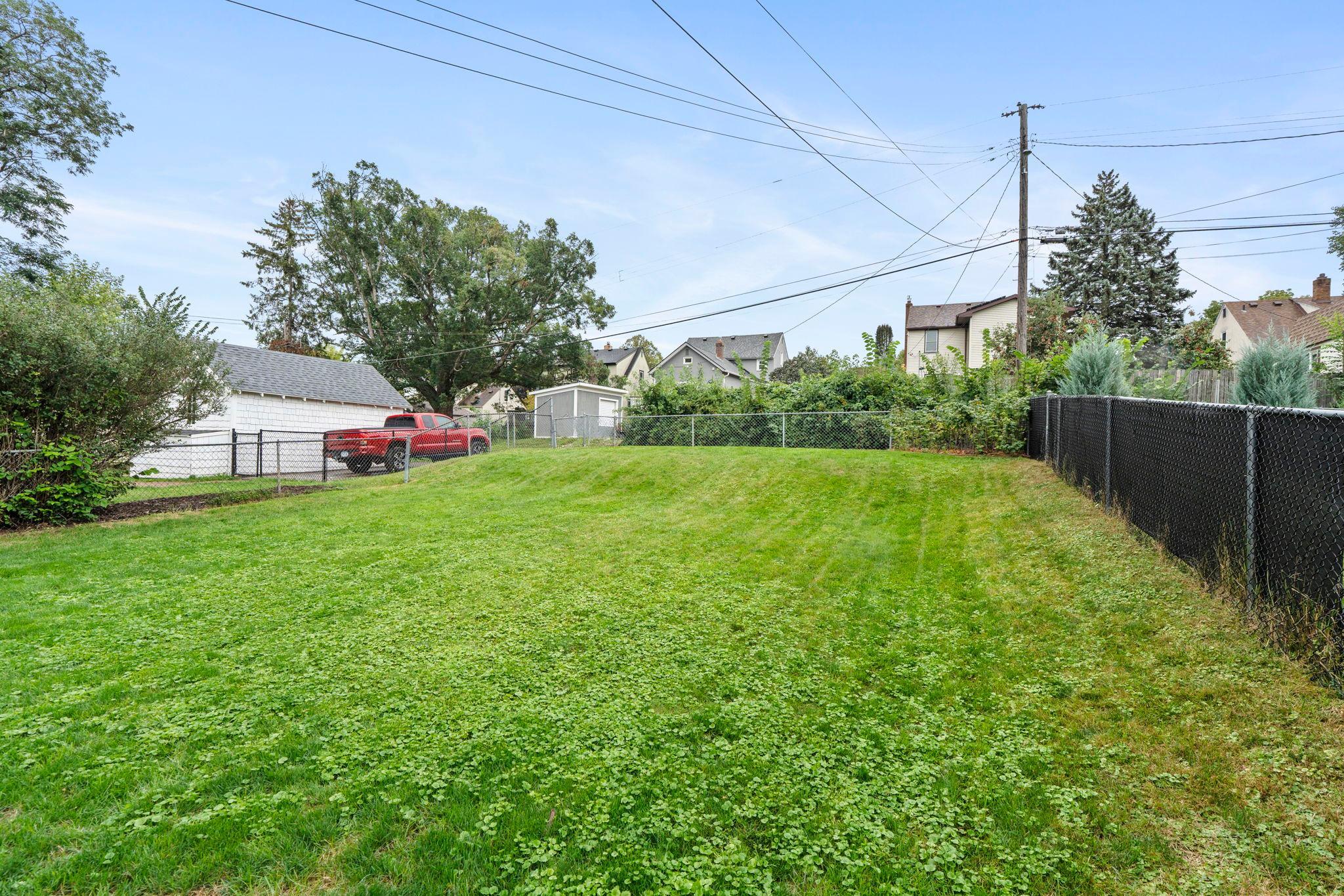 280 Winona Street E Property Photo 40