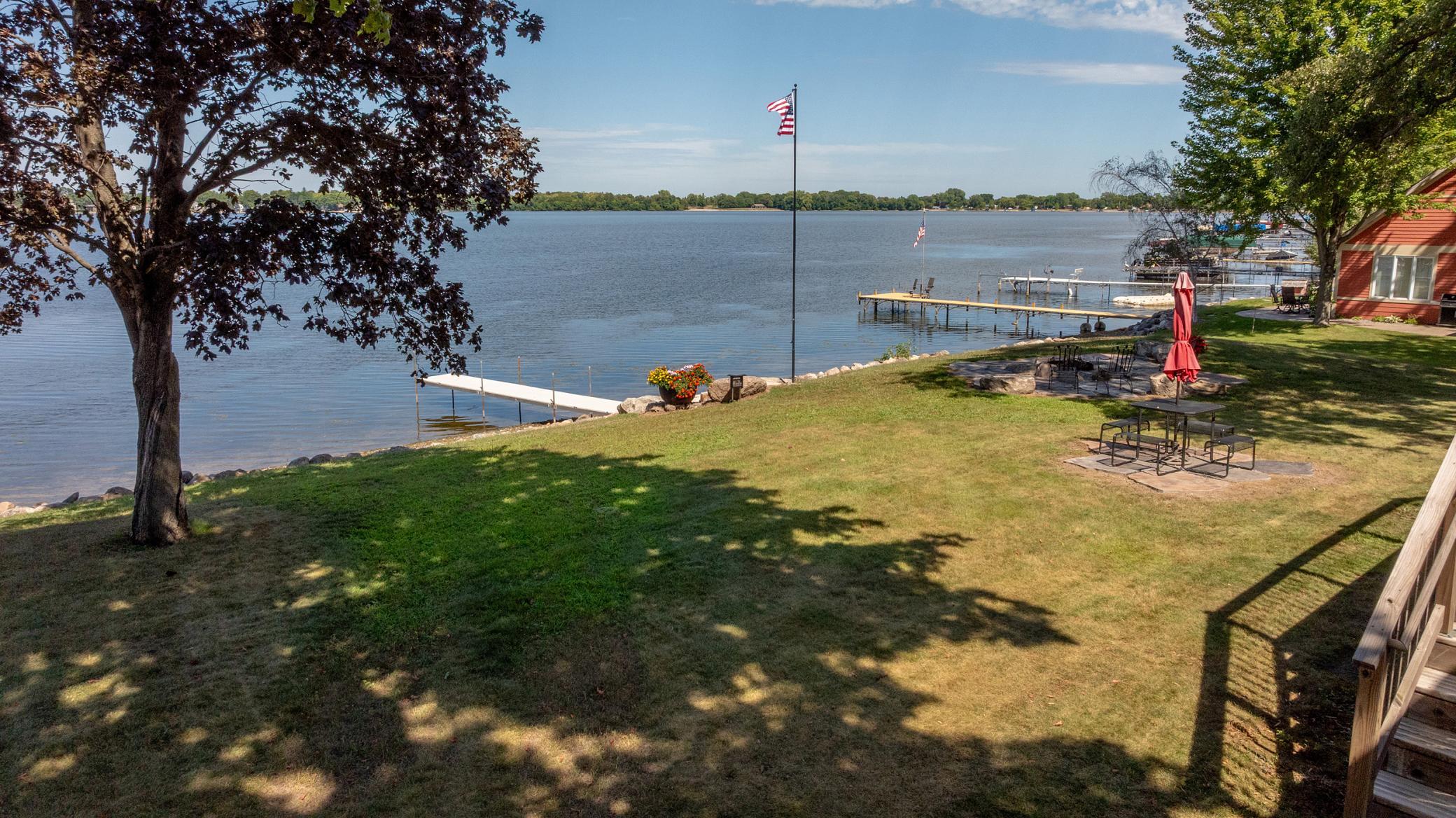 150 Lake Drive E Property Photo 5