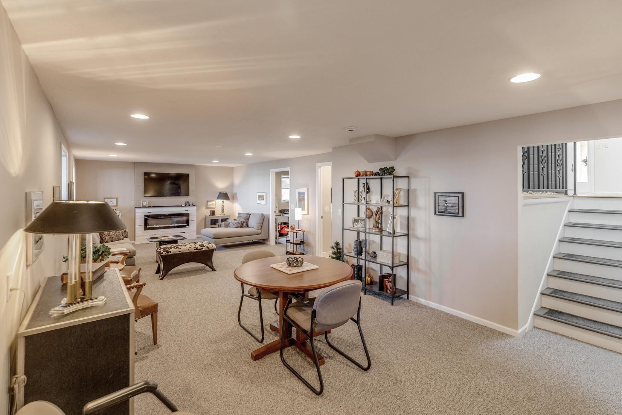 150 Lake Drive E Property Photo 29