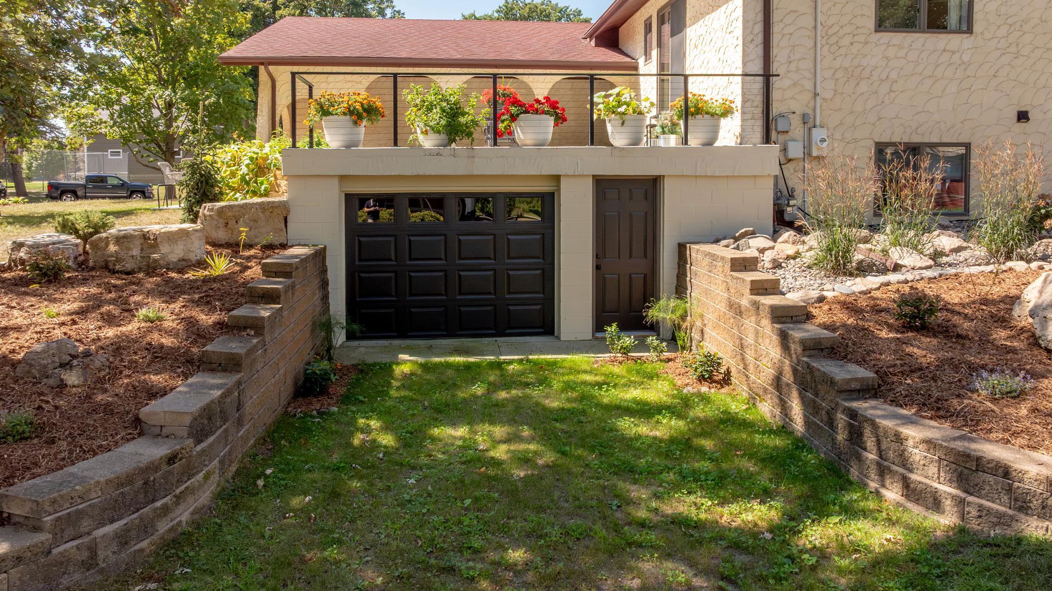 150 Lake Drive E Property Photo 39