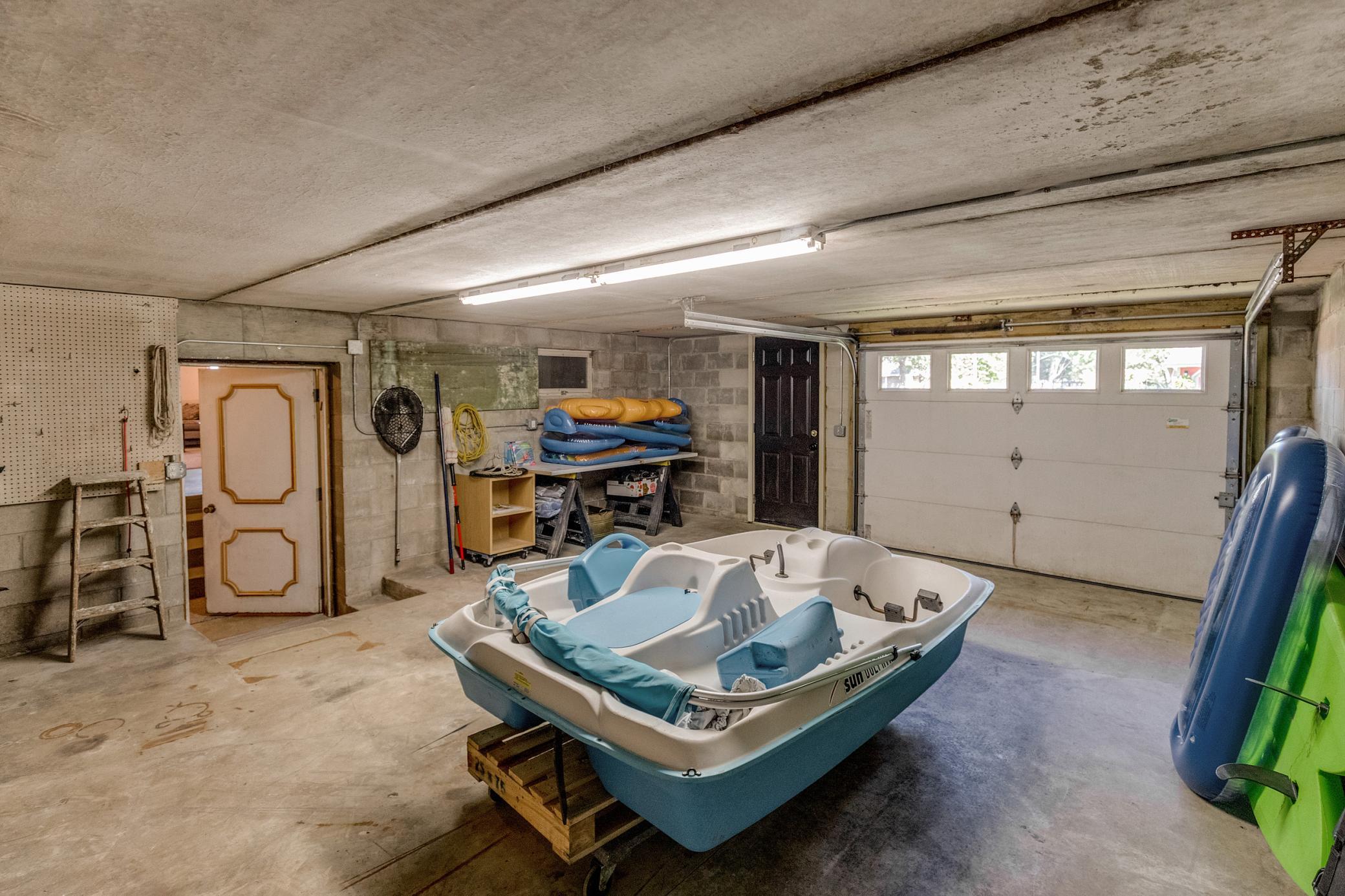 150 Lake Drive E Property Photo 41