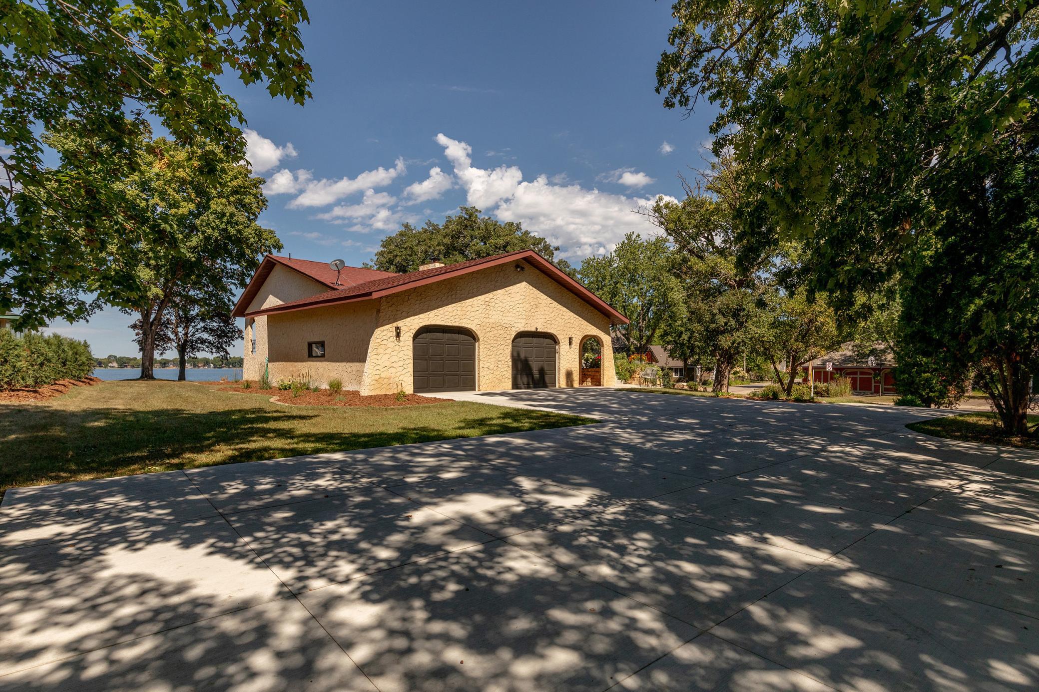 150 Lake Drive E Property Photo 42