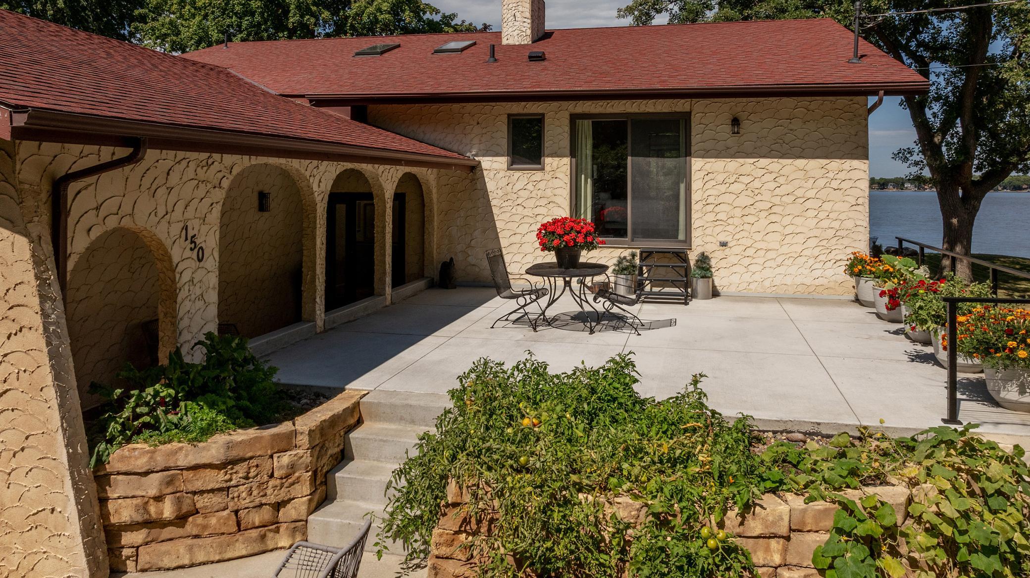 150 Lake Drive E Property Photo 46