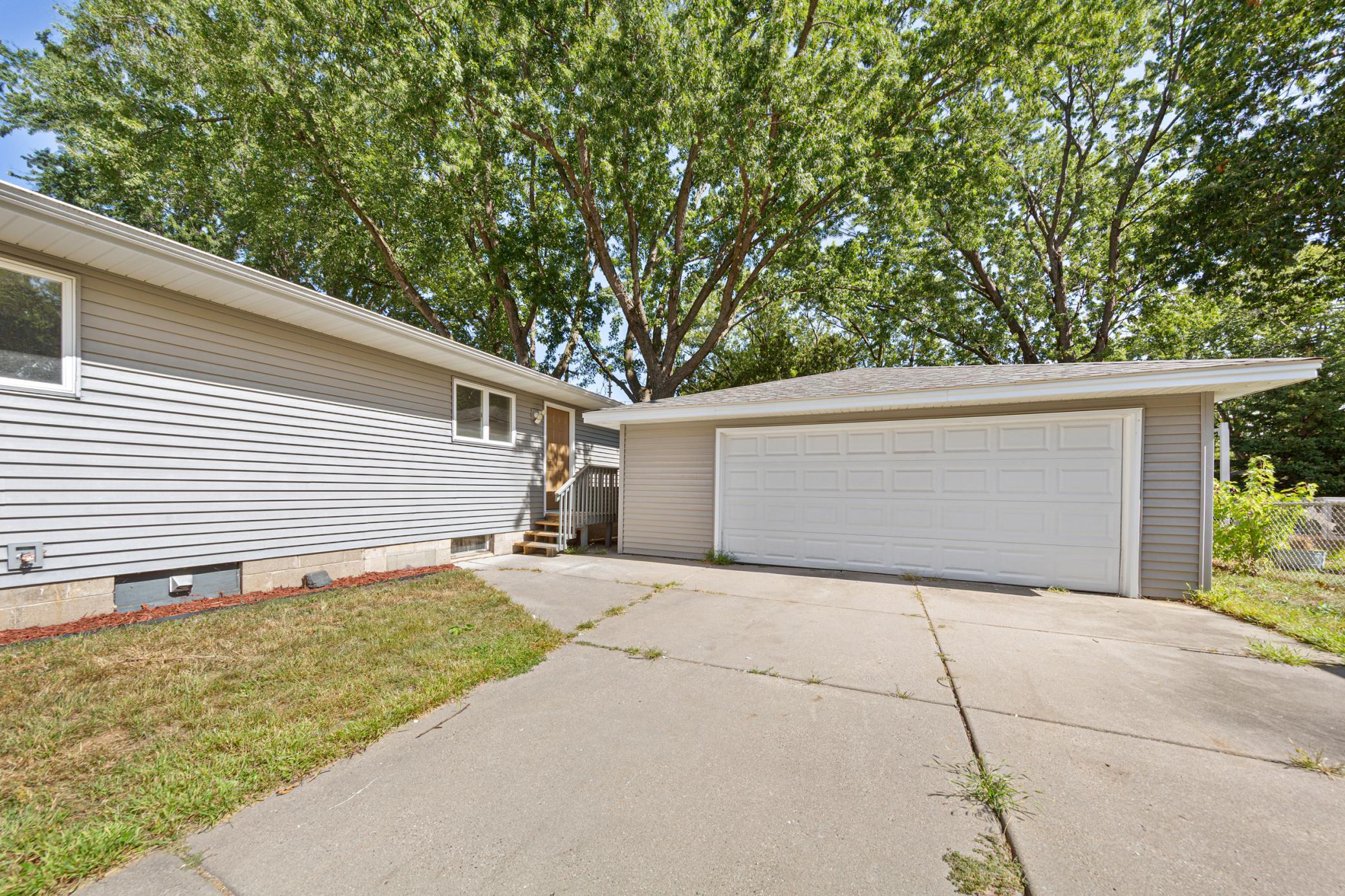 4242 Limestone Drive Property Photo 2