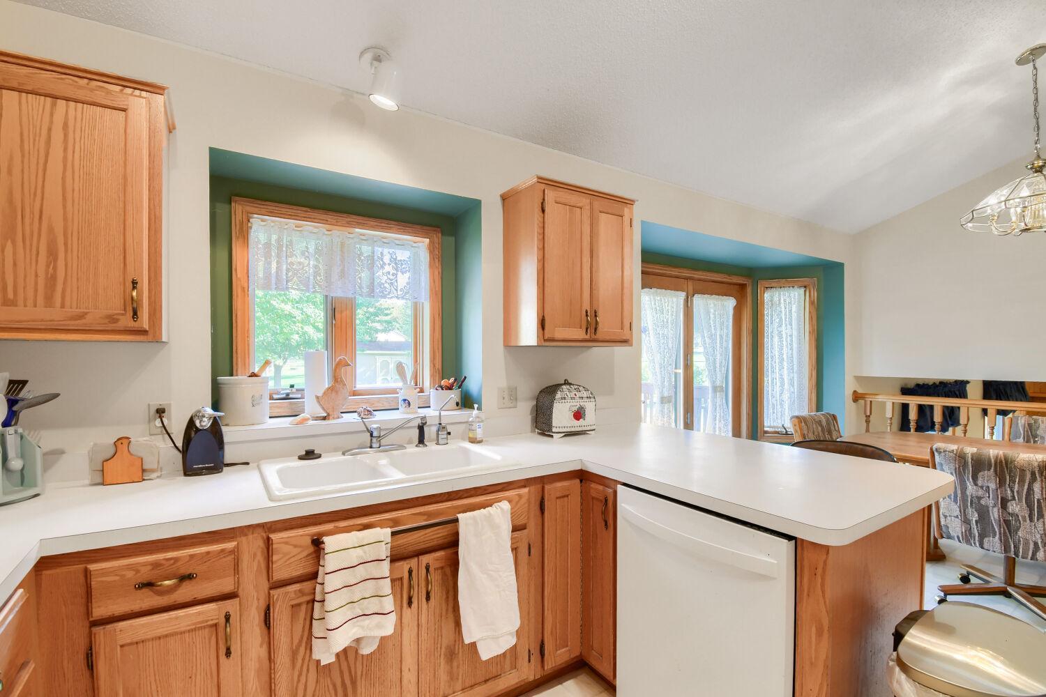 4670 Manor Drive Property Photo 4