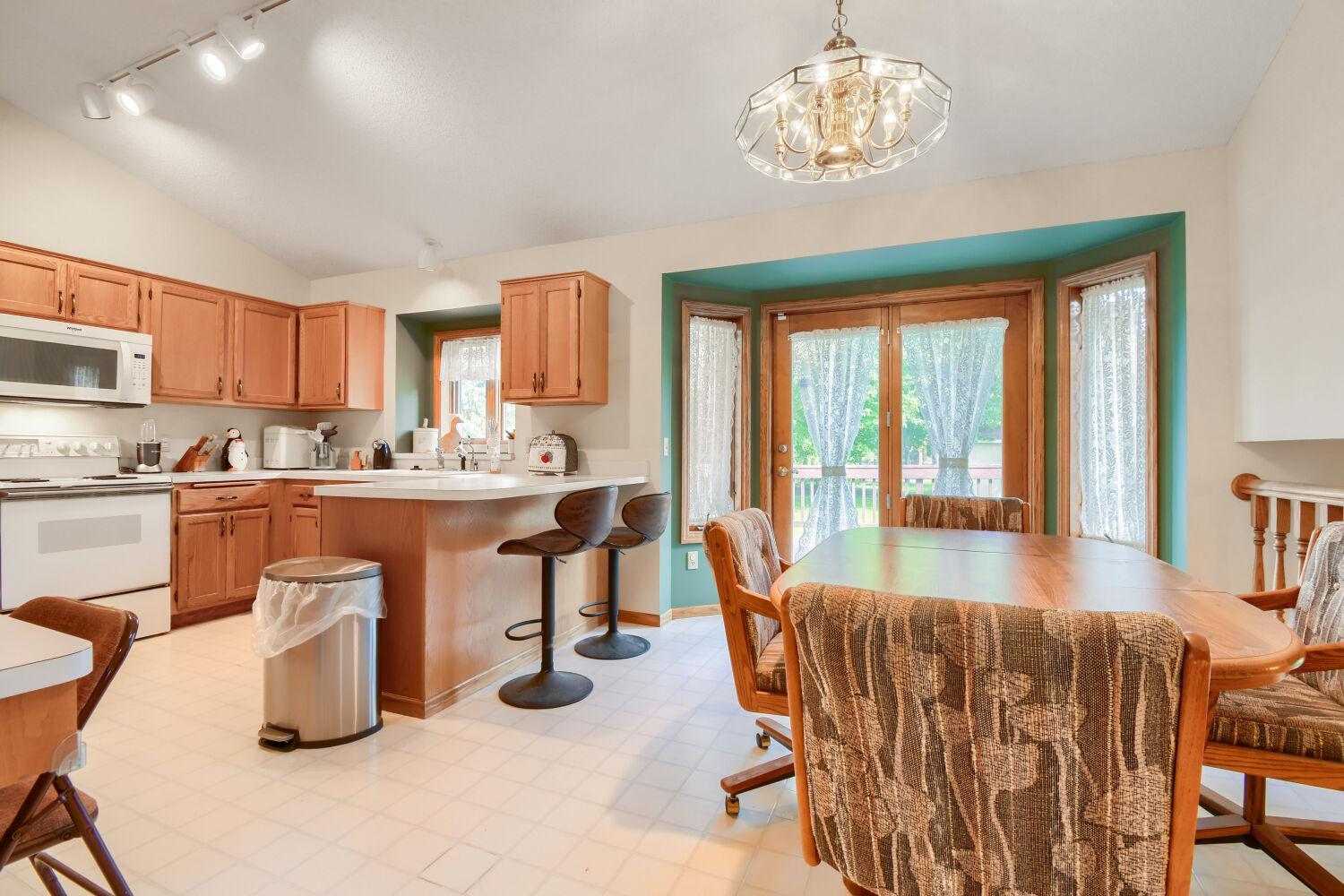 4670 Manor Drive Property Photo 6