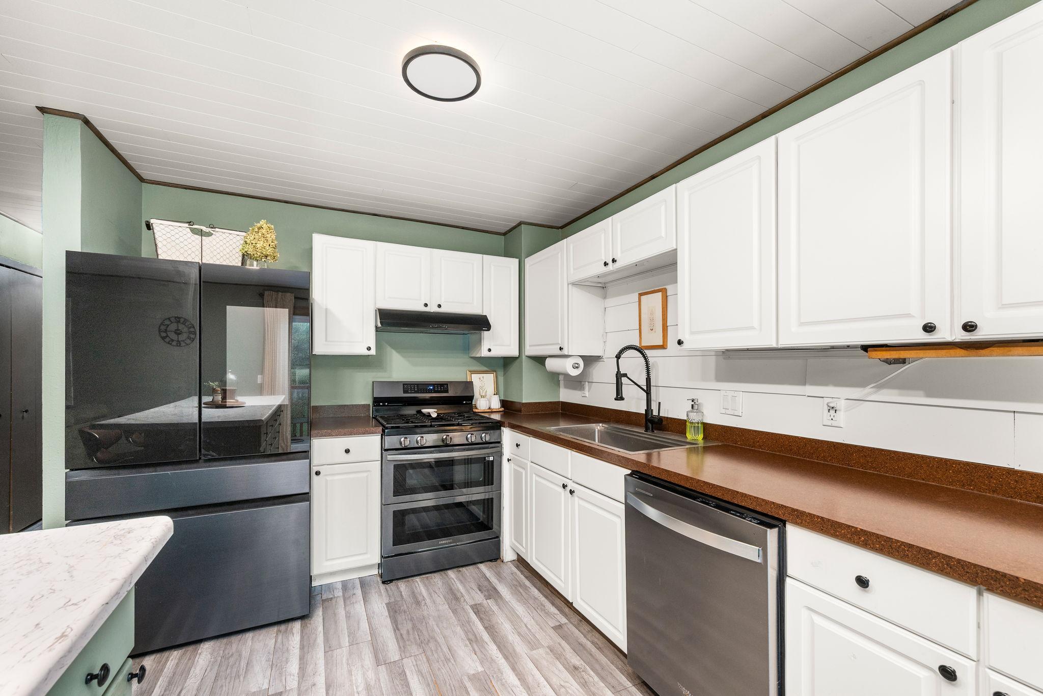 9787 Cavell Circle Property Photo 3