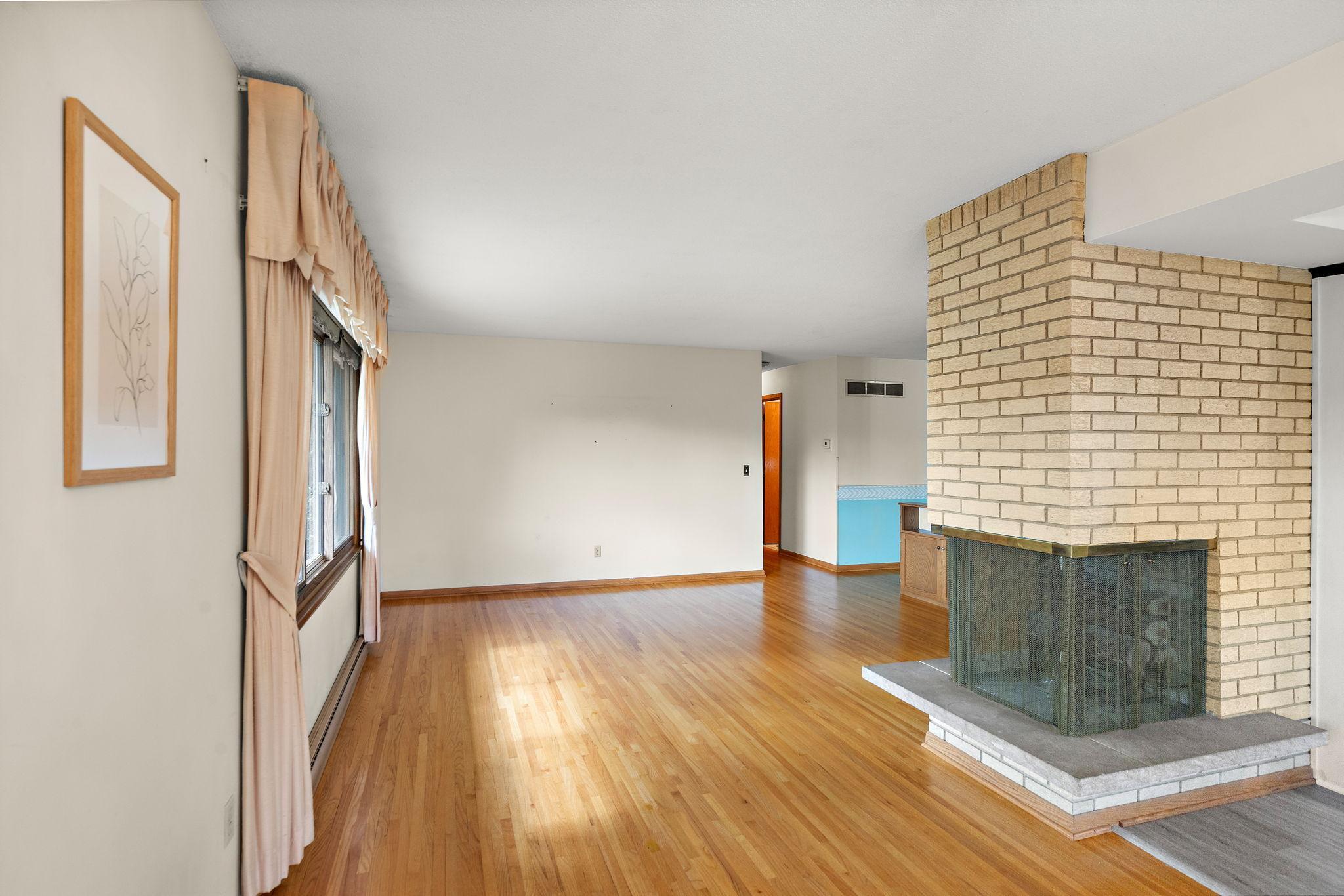 3521 W 103rd Street Property Photo 4