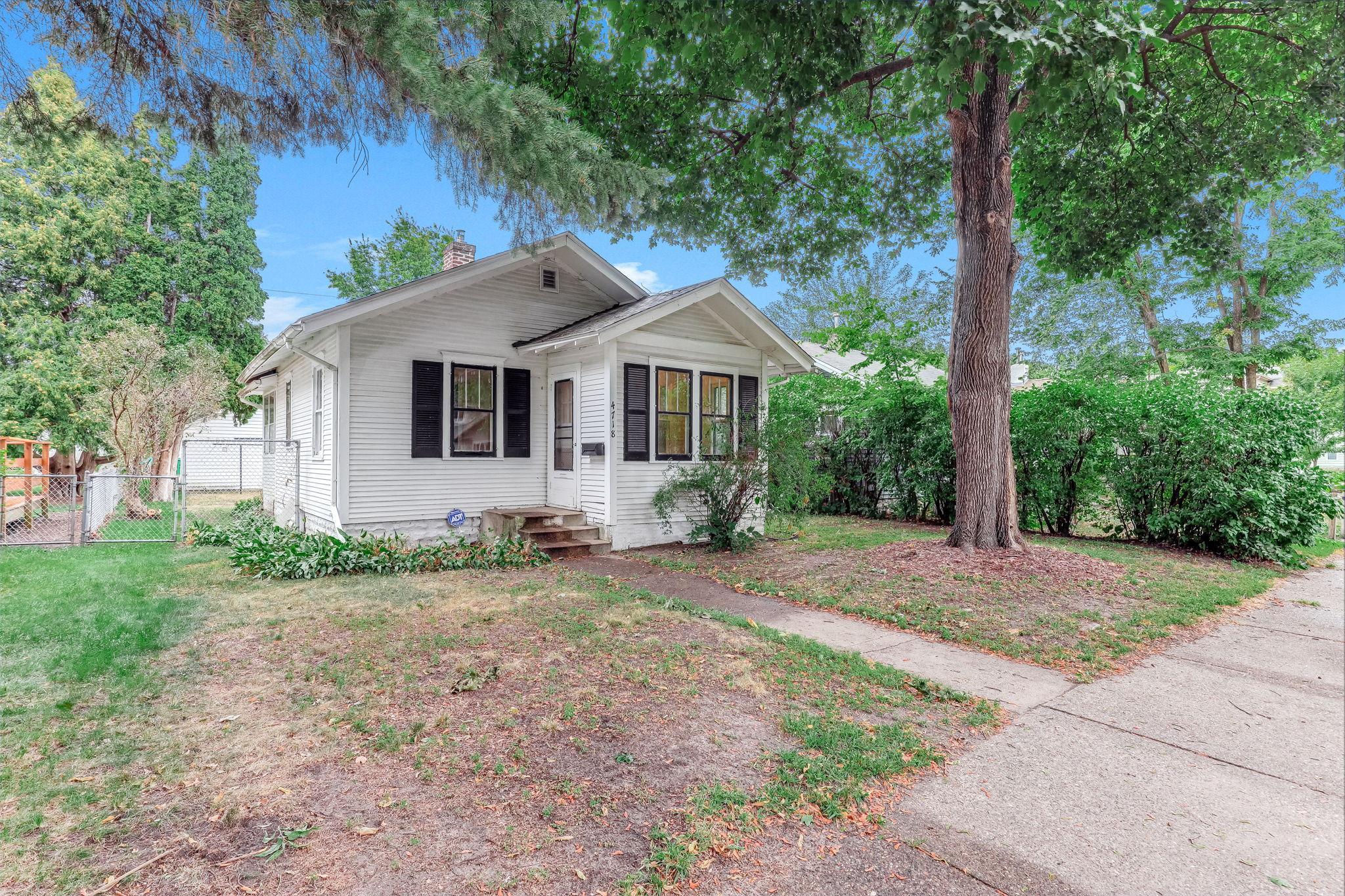 4718 Dupont Avenue N Property Photo 2