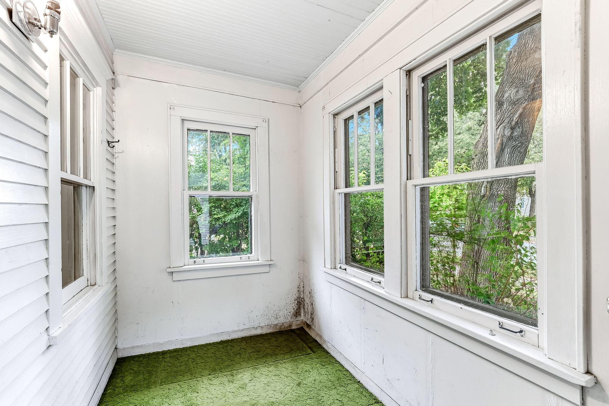 4718 Dupont Avenue N Property Photo 3