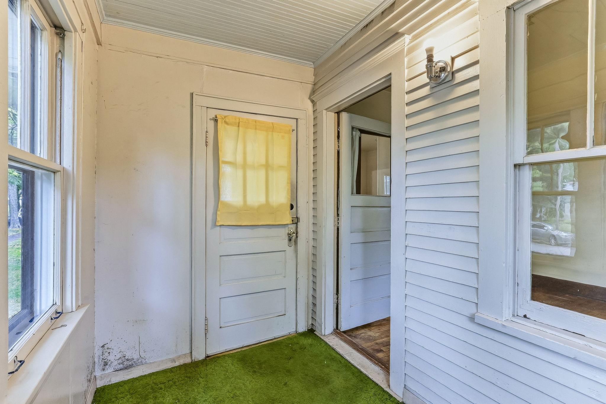 4718 Dupont Avenue N Property Photo 4