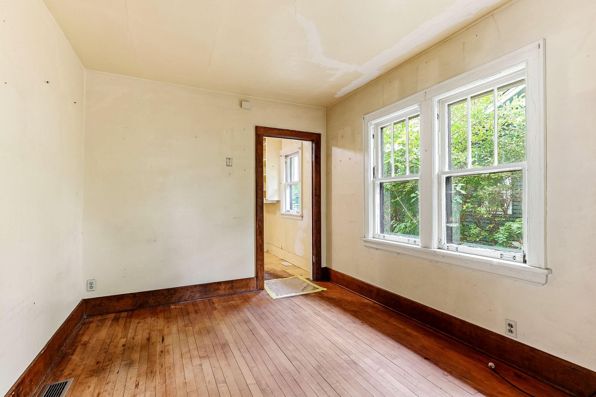 4718 Dupont Avenue N Property Photo 5