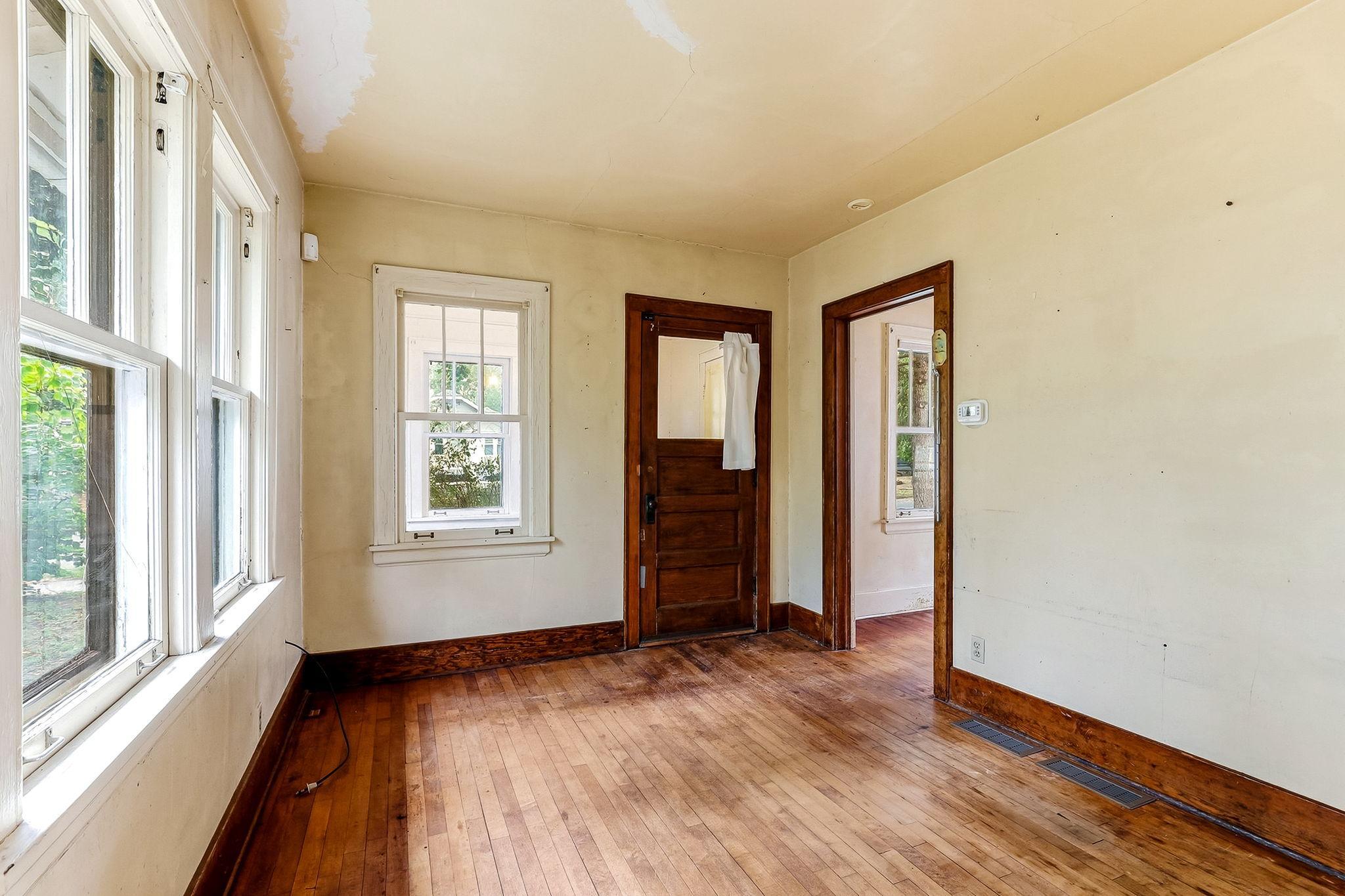 4718 Dupont Avenue N Property Photo 6