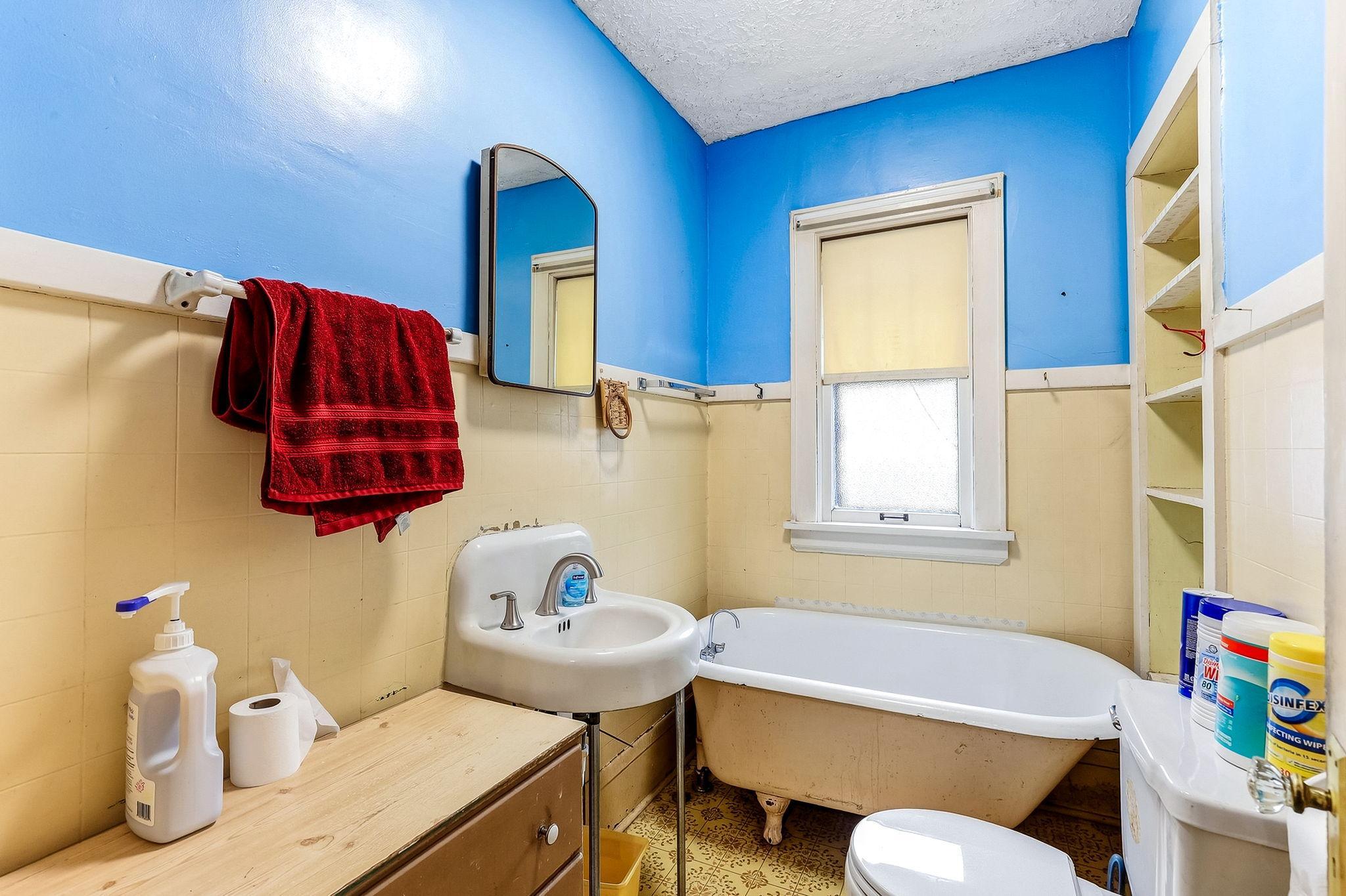4718 Dupont Avenue N Property Photo 7