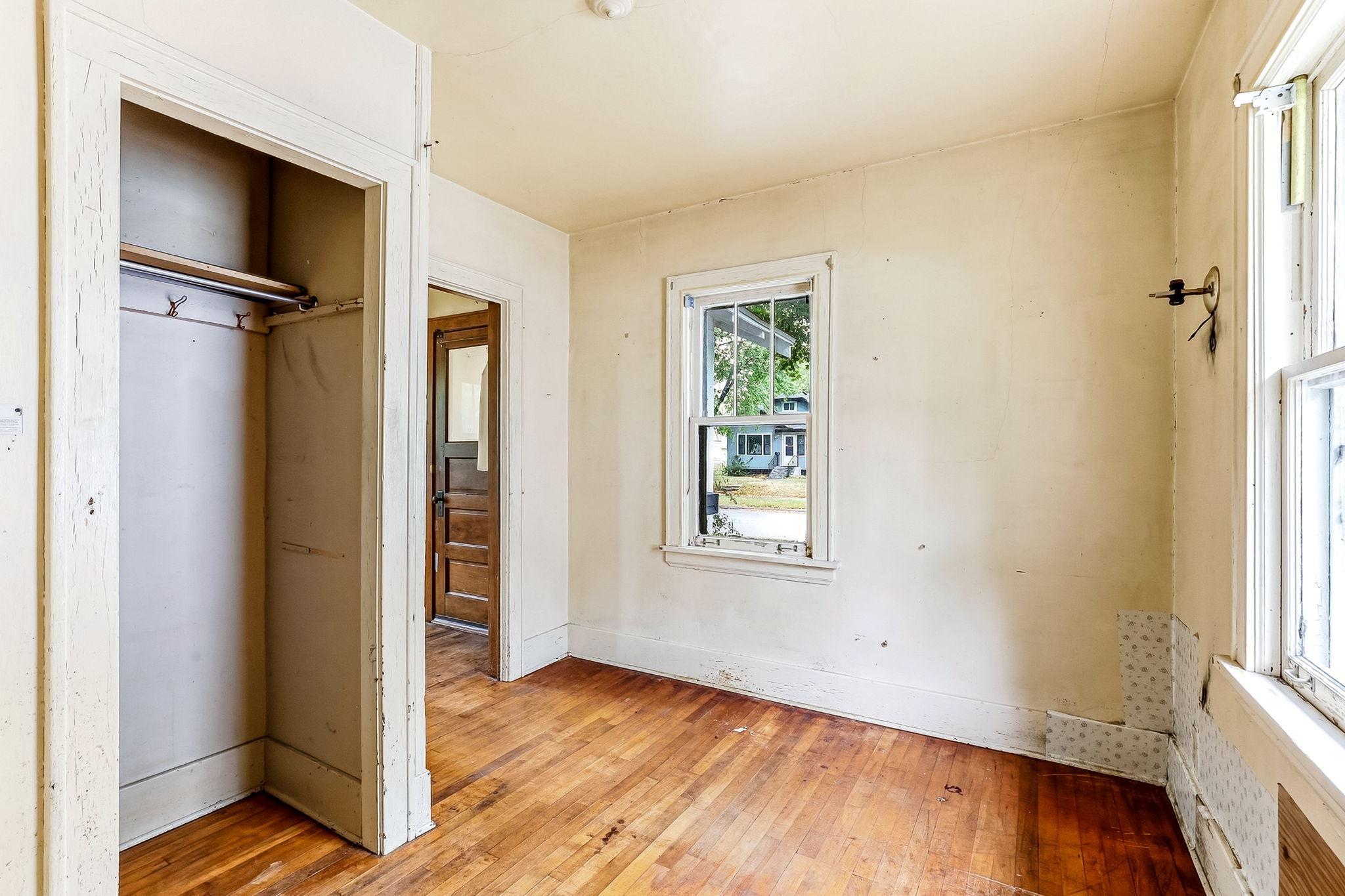 4718 Dupont Avenue N Property Photo 8