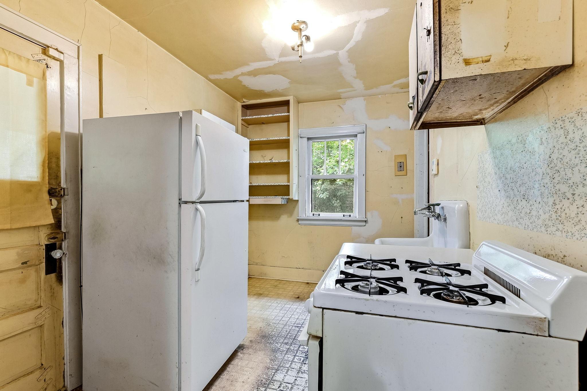 4718 Dupont Avenue N Property Photo 9