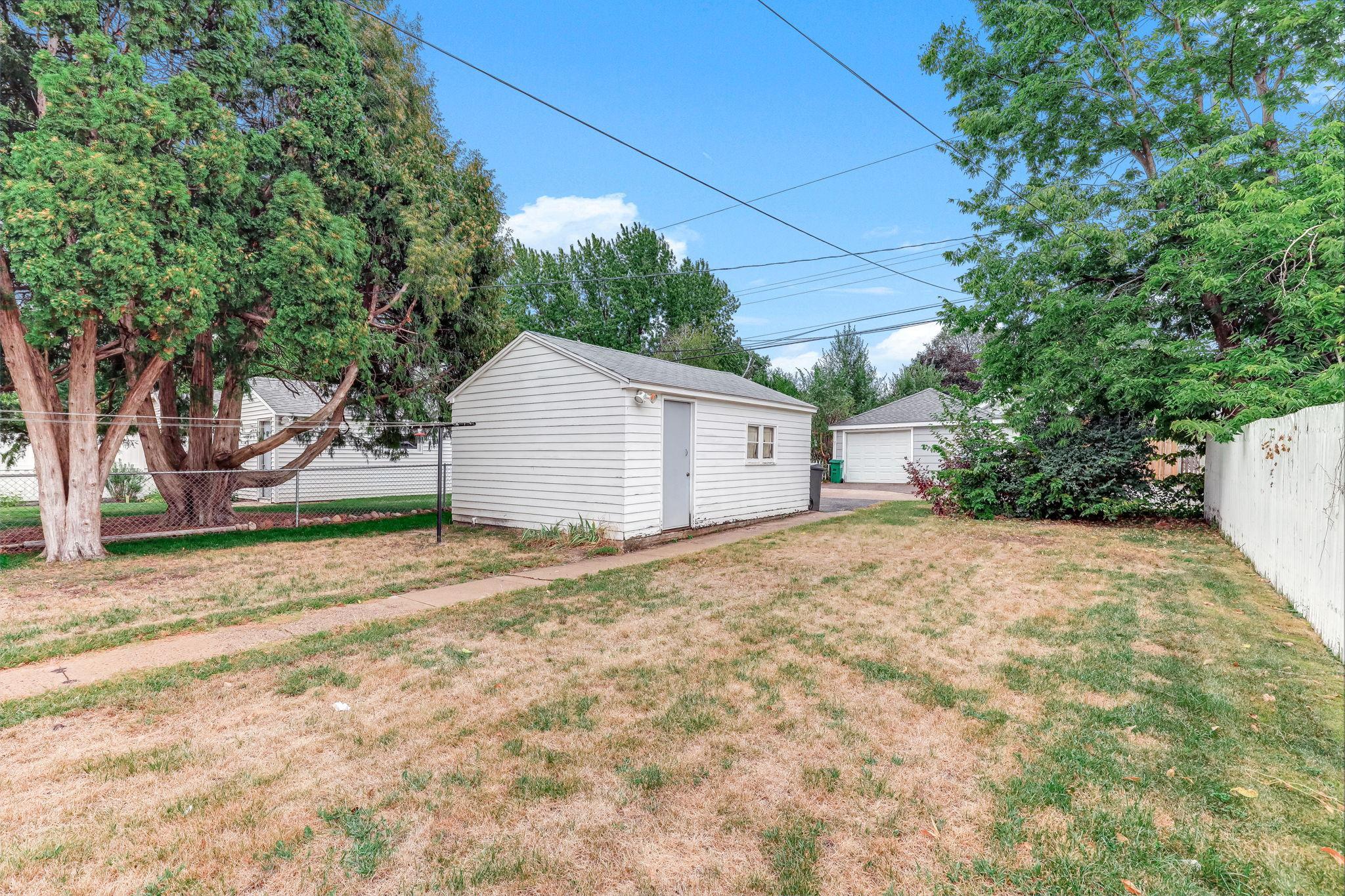 4718 Dupont Avenue N Property Photo 12