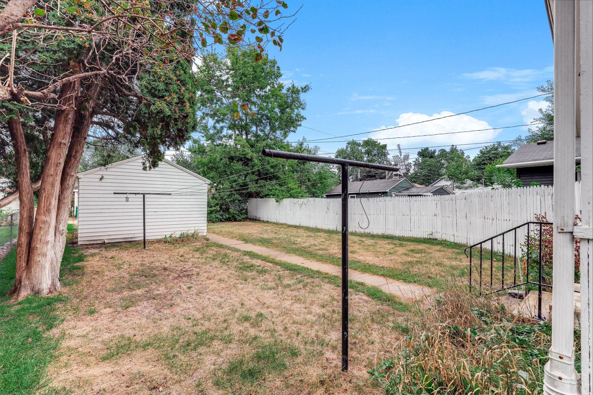 4718 Dupont Avenue N Property Photo 13