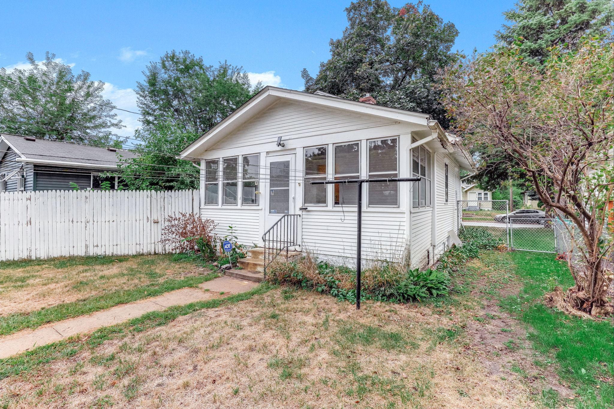 4718 Dupont Avenue N Property Photo 14