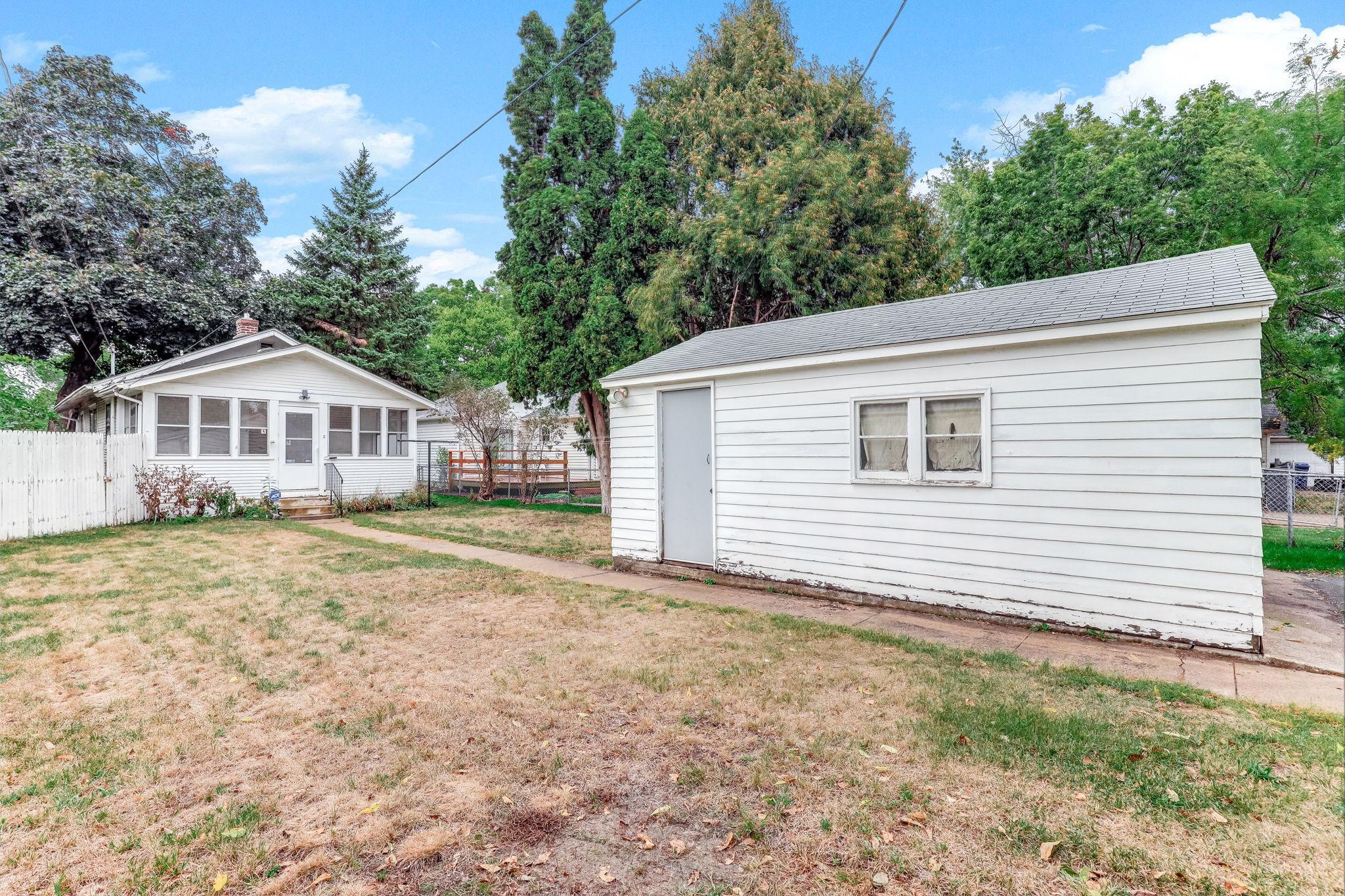 4718 Dupont Avenue N Property Photo 16