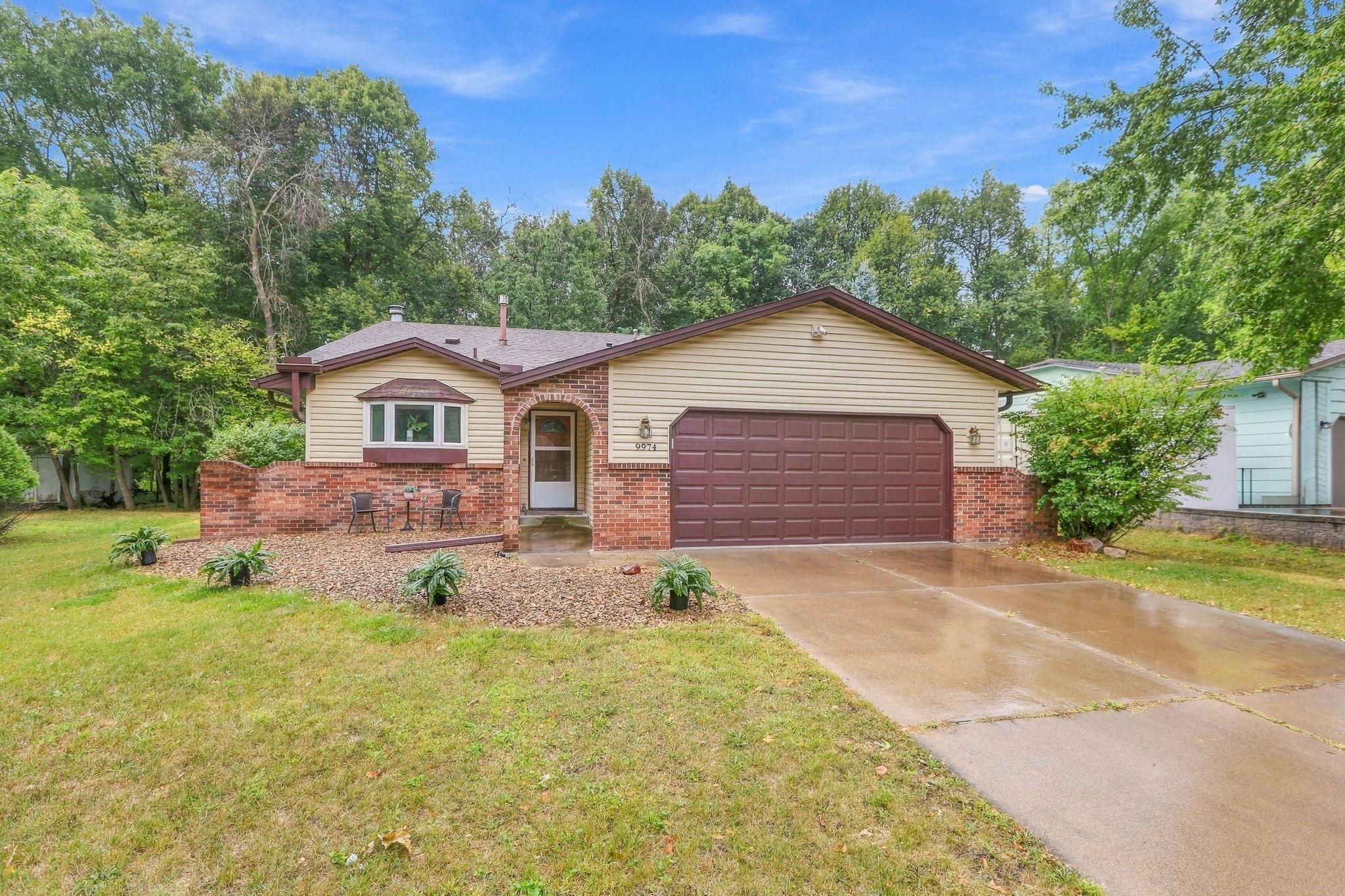 9974 Hemlock Way Property Photo 2