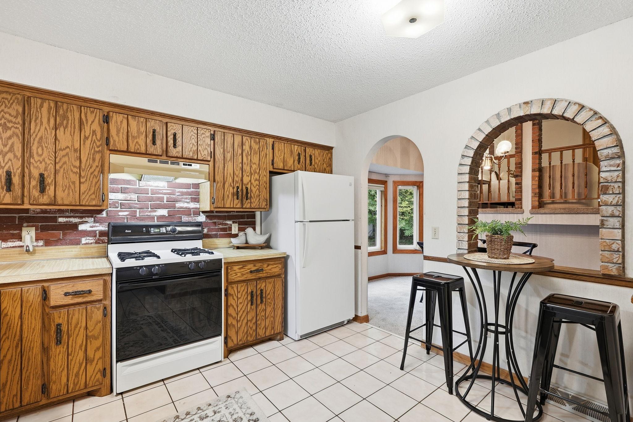 9974 Hemlock Way Property Photo 4