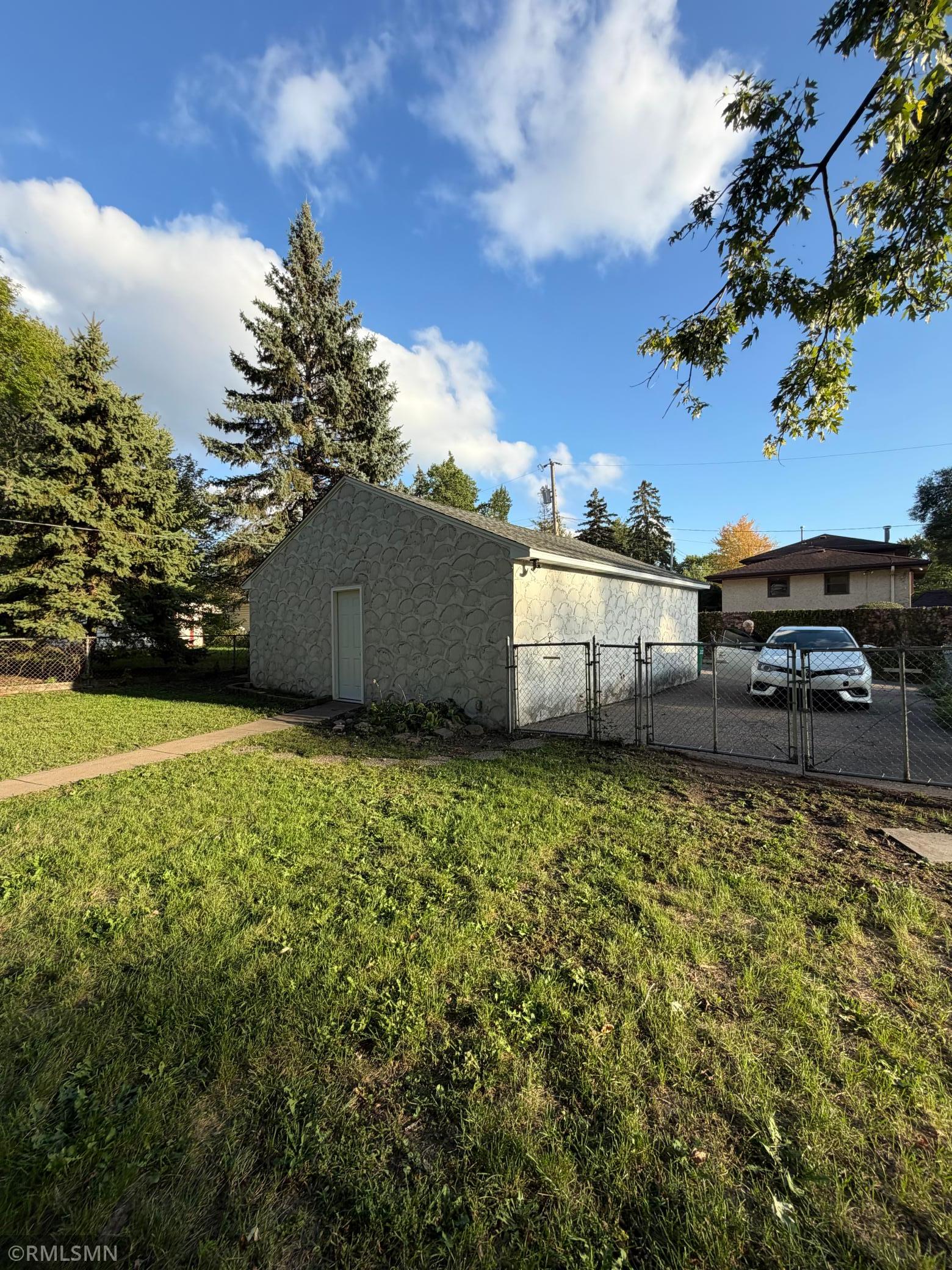 1600 37th Avenue Ne Property Photo 4